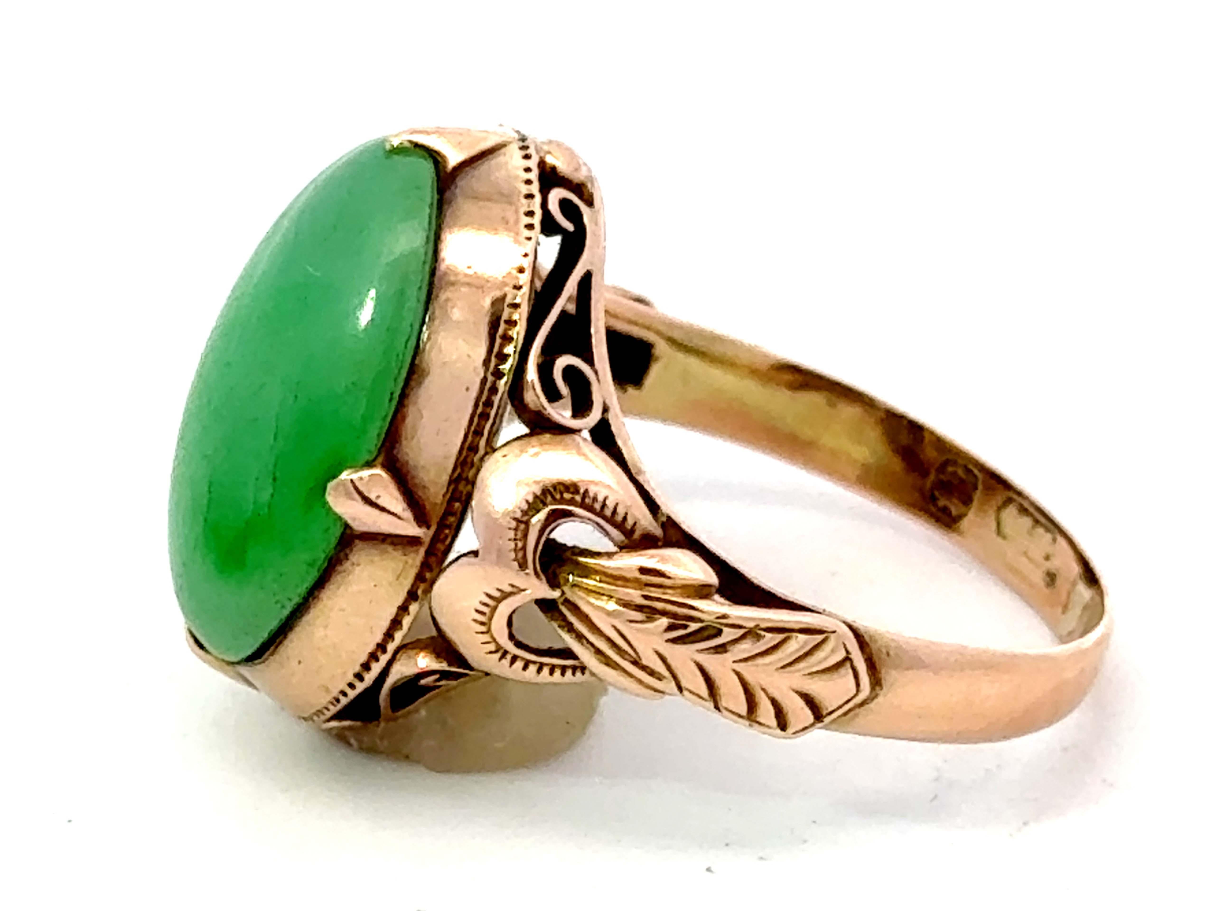 Vintage Green Jade Oval Cabochon Ring 14K Rose Gold For Sale 1