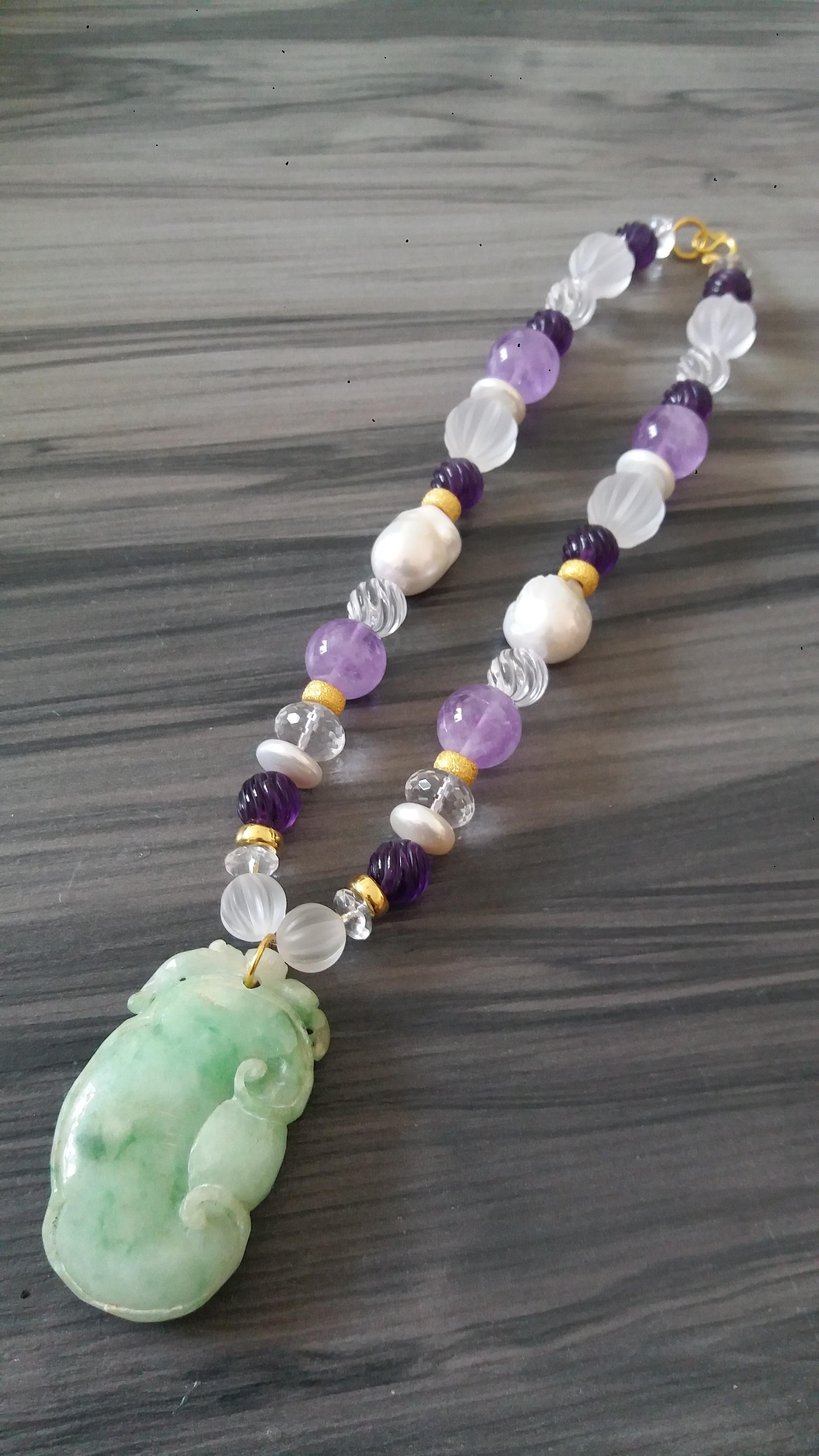 Vintage Green Jade Pendant Amethyst Baroque Pearls Quartz Yellow Gold Necklace For Sale 8