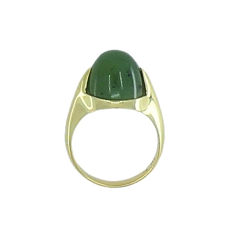 Vintage Green Jade Ring 14k Gold In Good Condition For Sale In Beverly Hills, CA