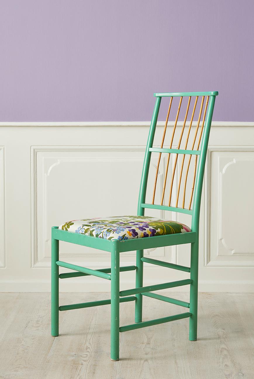 Josef Frank
Sweden, 1970s

“Chair 2025”. Painted wood, bamboo and textile designed by Gocken Jobs. 
Designed in 1925.

H 95 x W 44 x D 45 cm