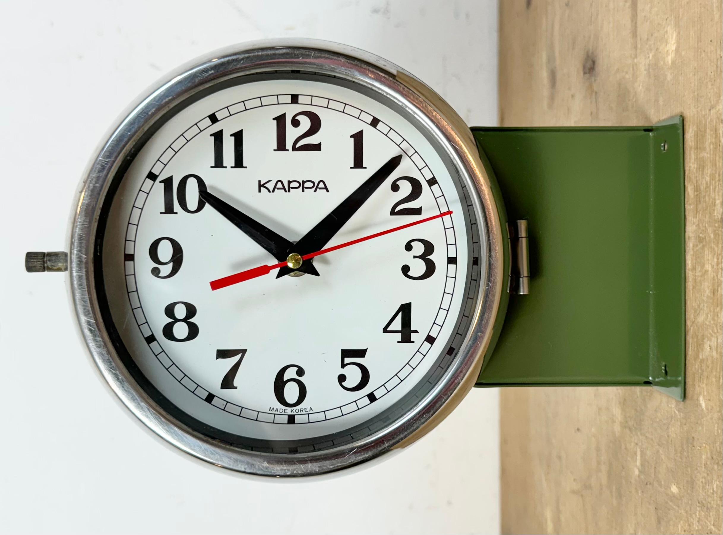 Industriel Vieille horloge murale Kappa Maritime verte à double face, années 1980 en vente