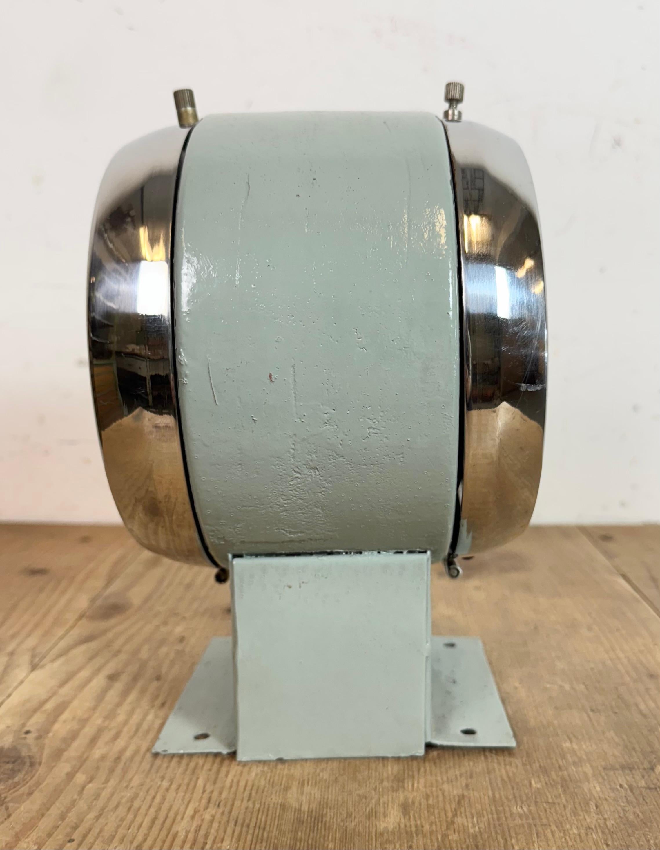 Sud-coréen Vieille horloge murale Kappa Maritime verte à double face, années 1980 en vente