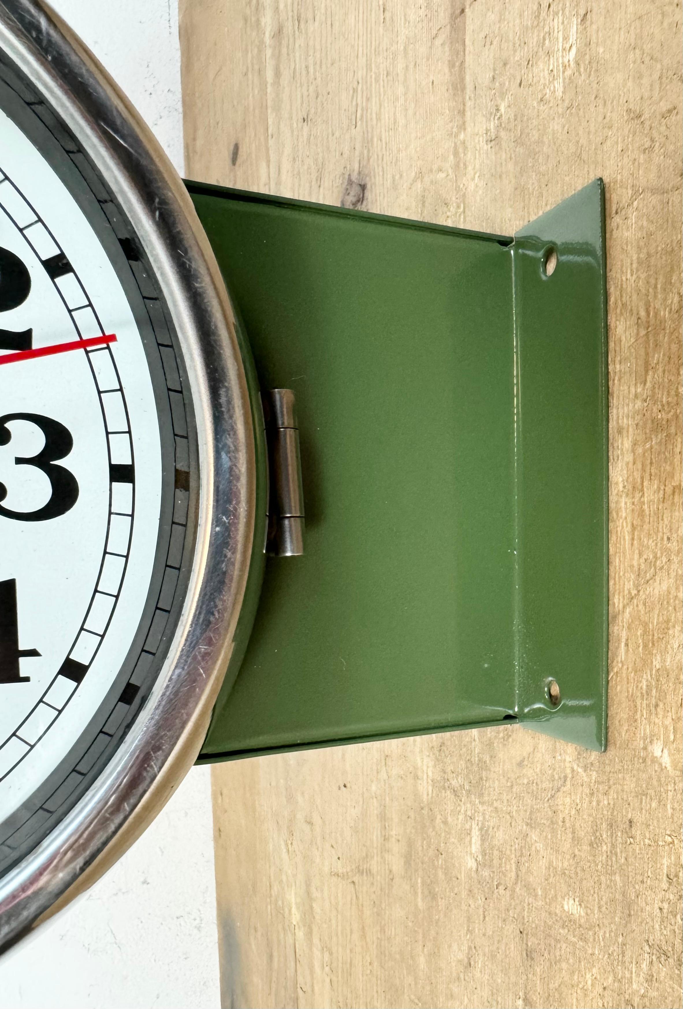 Fin du 20e siècle Vieille horloge murale Kappa Maritime verte à double face, années 1980 en vente