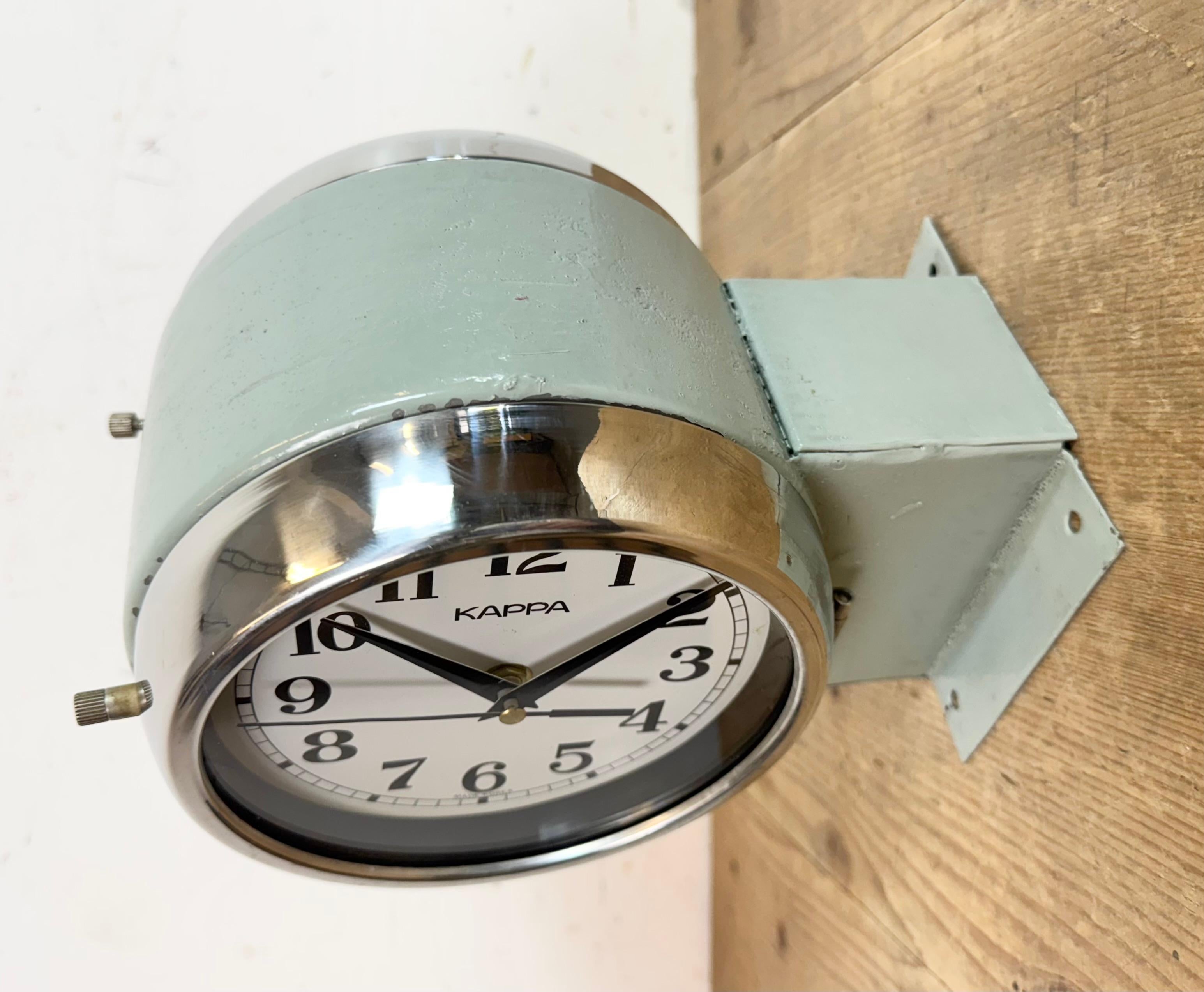 Vieille horloge murale Kappa Maritime verte à double face, années 1980 Bon état - En vente à Kojetice, CZ
