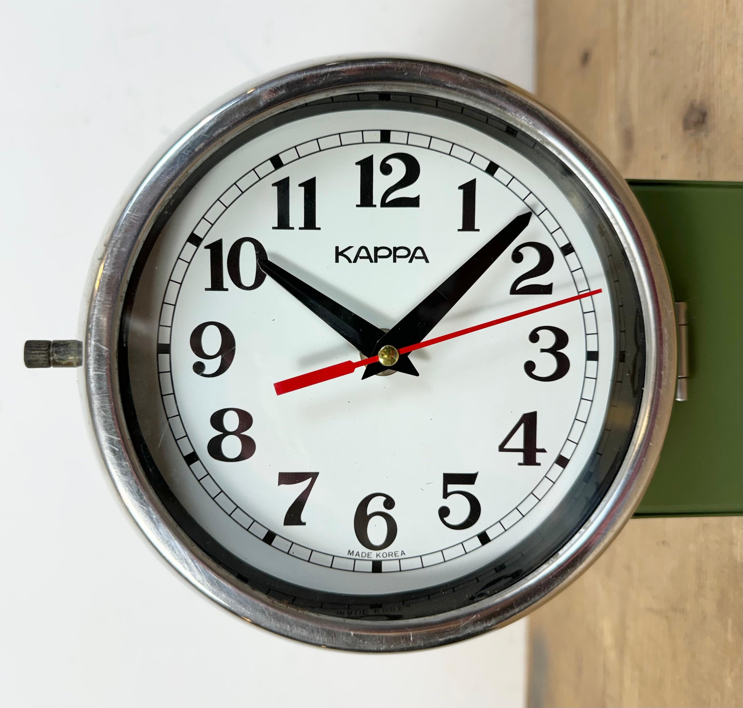Verre Vieille horloge murale Kappa Maritime verte à double face, années 1980 en vente