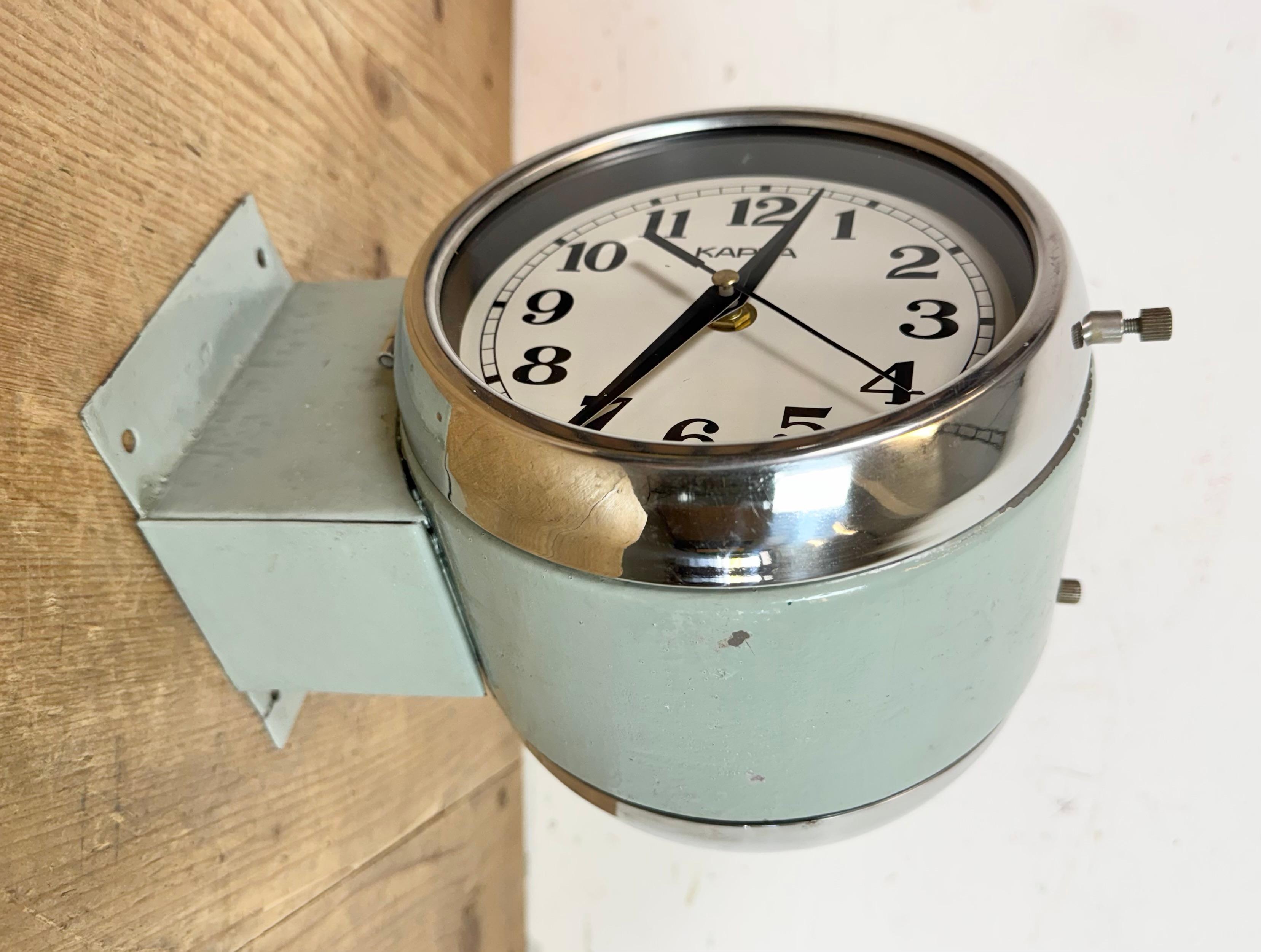 Verre Vieille horloge murale Kappa Maritime verte à double face, années 1980 en vente