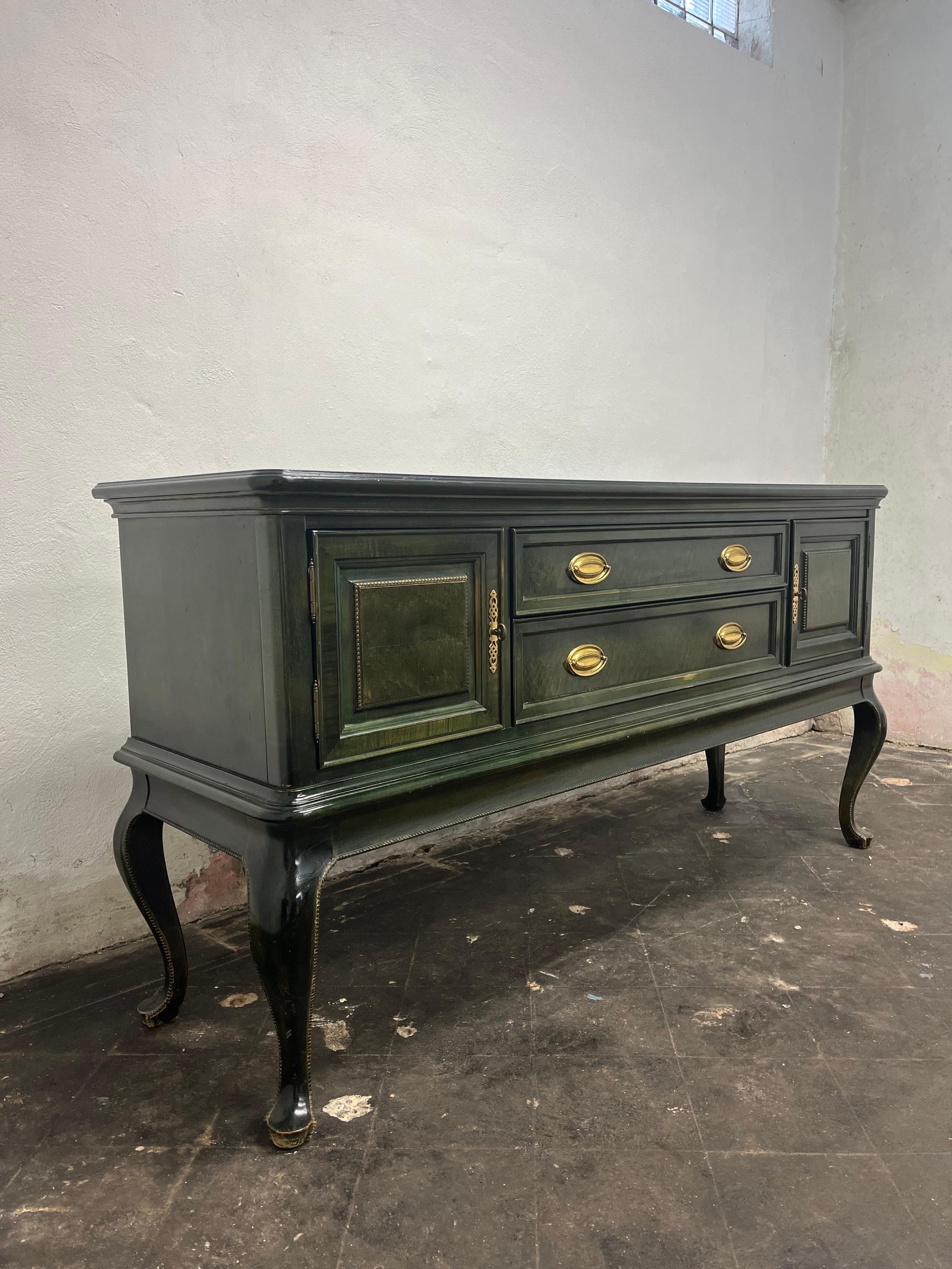Unique Green buffet by Bernhardt. Green stain with high gloss lacquer finish.  Brass hardware. Fantastic cabriole legs with beaded accent. Large piece with ample storage. 
Curbside to NYC/Philly $450
