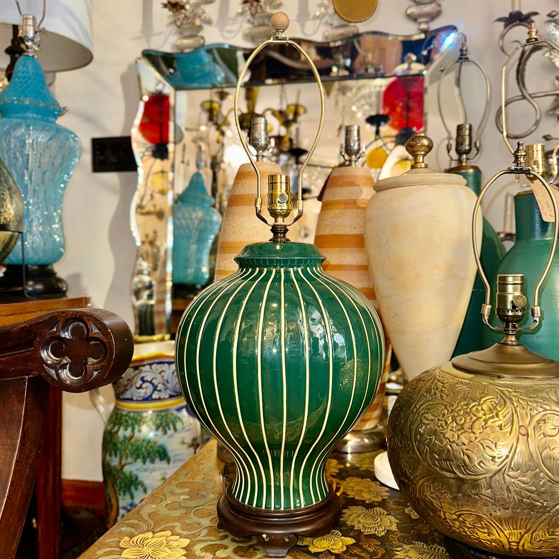 Grüne Vintage-Lampe (Porzellan) im Angebot