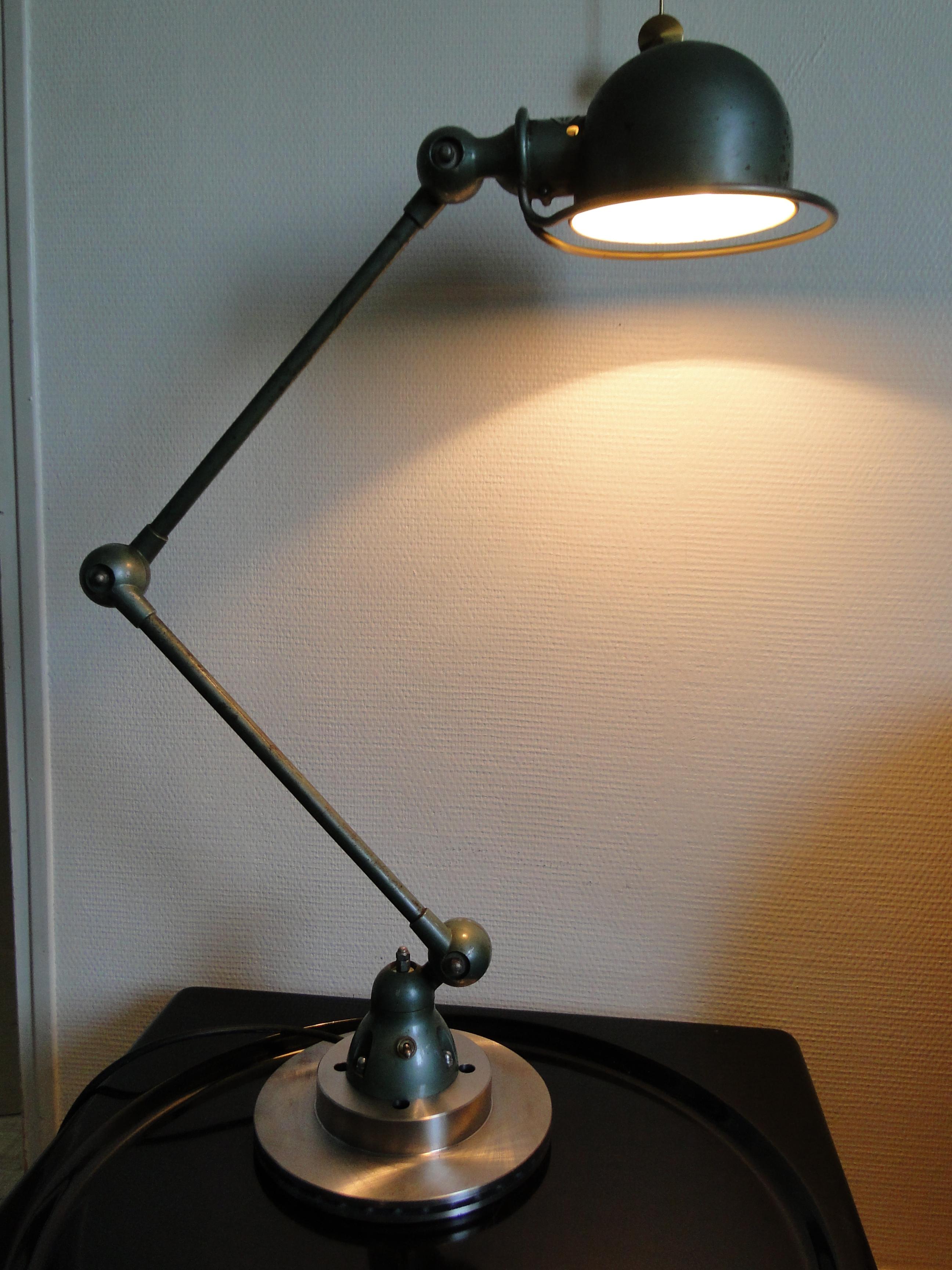 2 Armed Jielde lamp reading lamp French industrial lamp.

Designed by Jean-Louis Domecq in the early 1950s

Original Jielde lamp

The lamp stands on a new ventilated brake disc, which guarantees the best stability

The electrification has