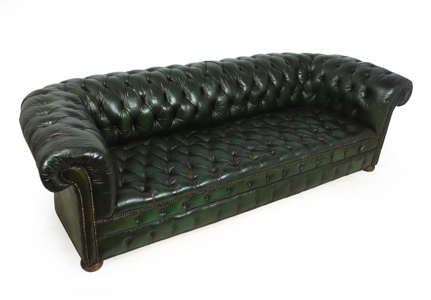 Vintage Green Leather Chesterfield In Excellent Condition In Paddock Wood, Kent