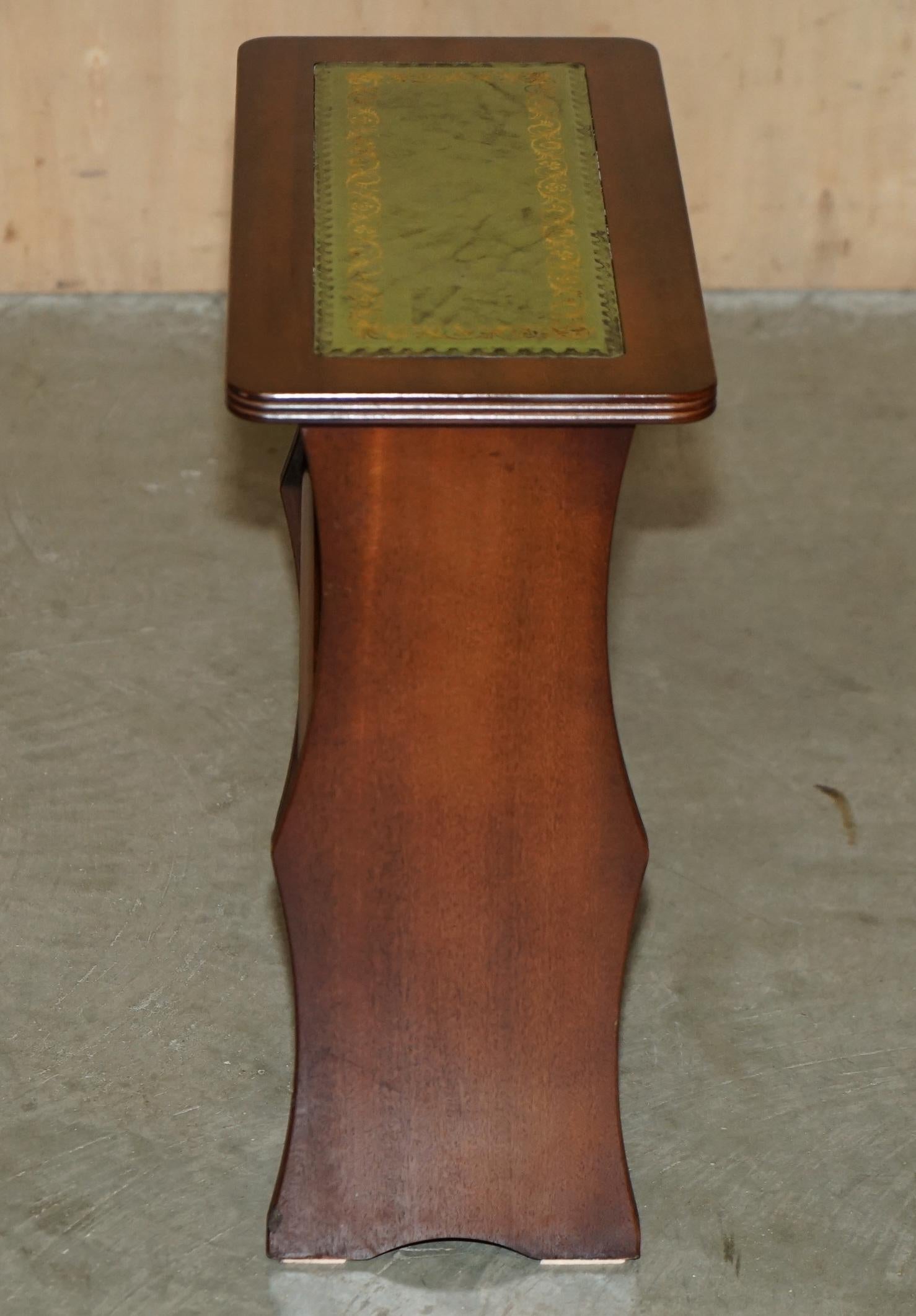 ViNTAGE GREEN LEATHER & FLAMED HARDWOOD SIDE END WINE TABLE MAGAZINE RACK For Sale 2