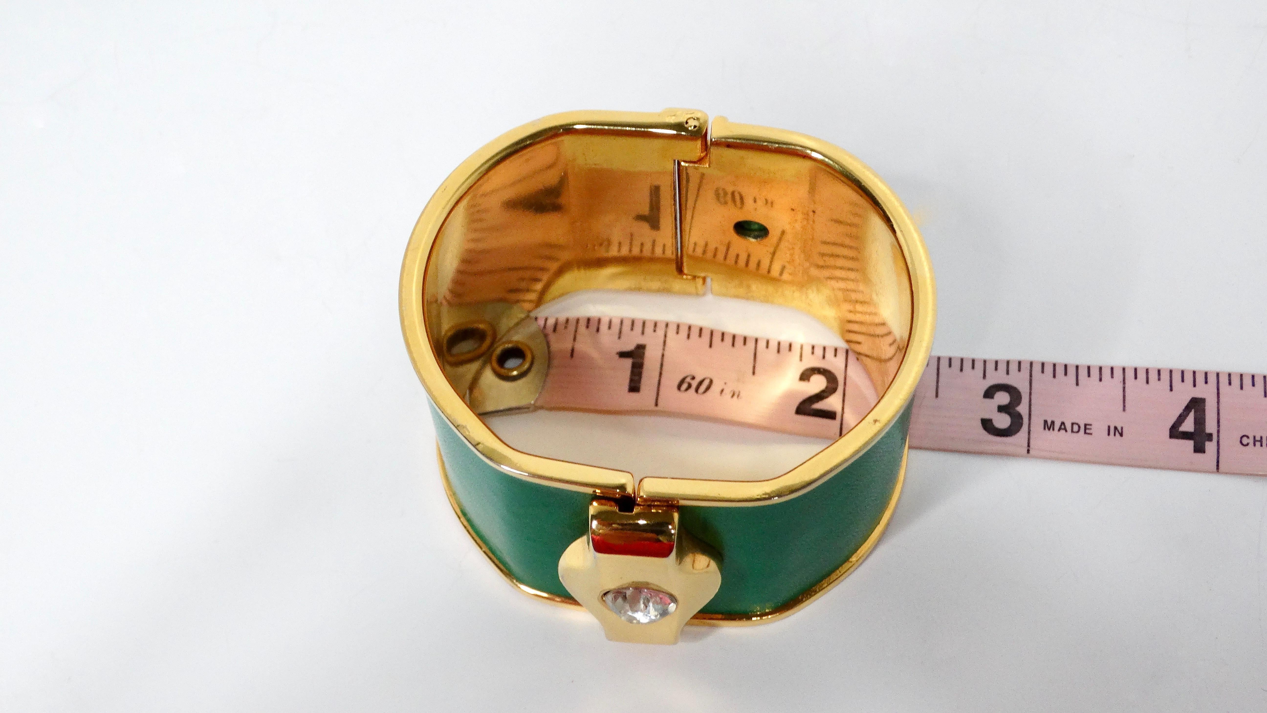 Manchette vintage en cuir vert ton or avec strass en vente 3