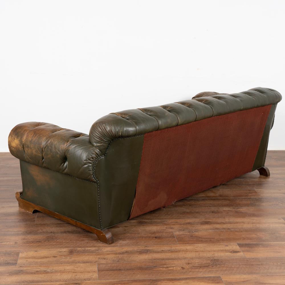 Vintage Green Leather Set of Chesterfield Sofa & Three Club Chairs, circa 1920 For Sale 8