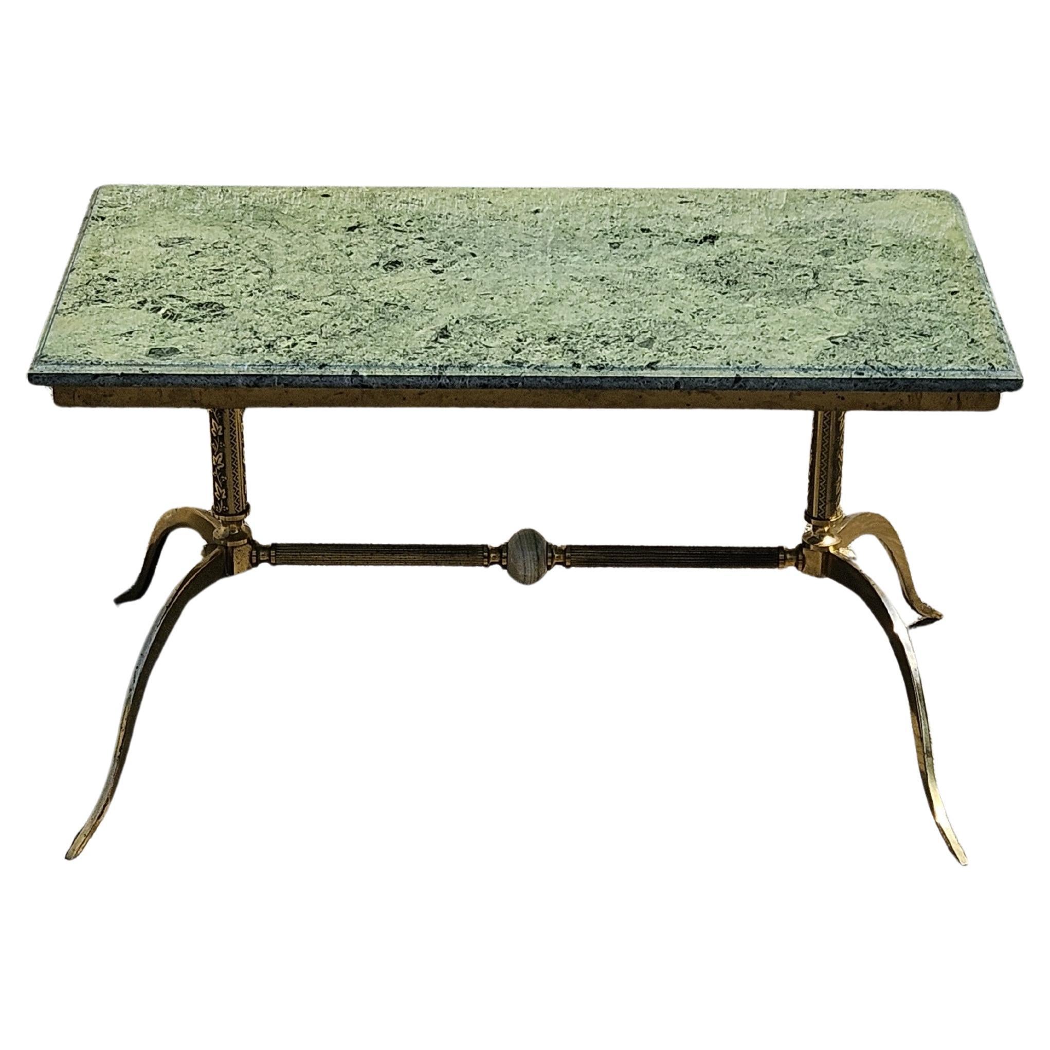 French Vintage green Marble Brass Coffee Table-Coctail Table-Lounge Table-from the 70s
Very elegant Table - Marble Top with natural Patterns - a play of soft greens,black and anthracite.
Elegant reinforced Brass Frame with opulent and filigree