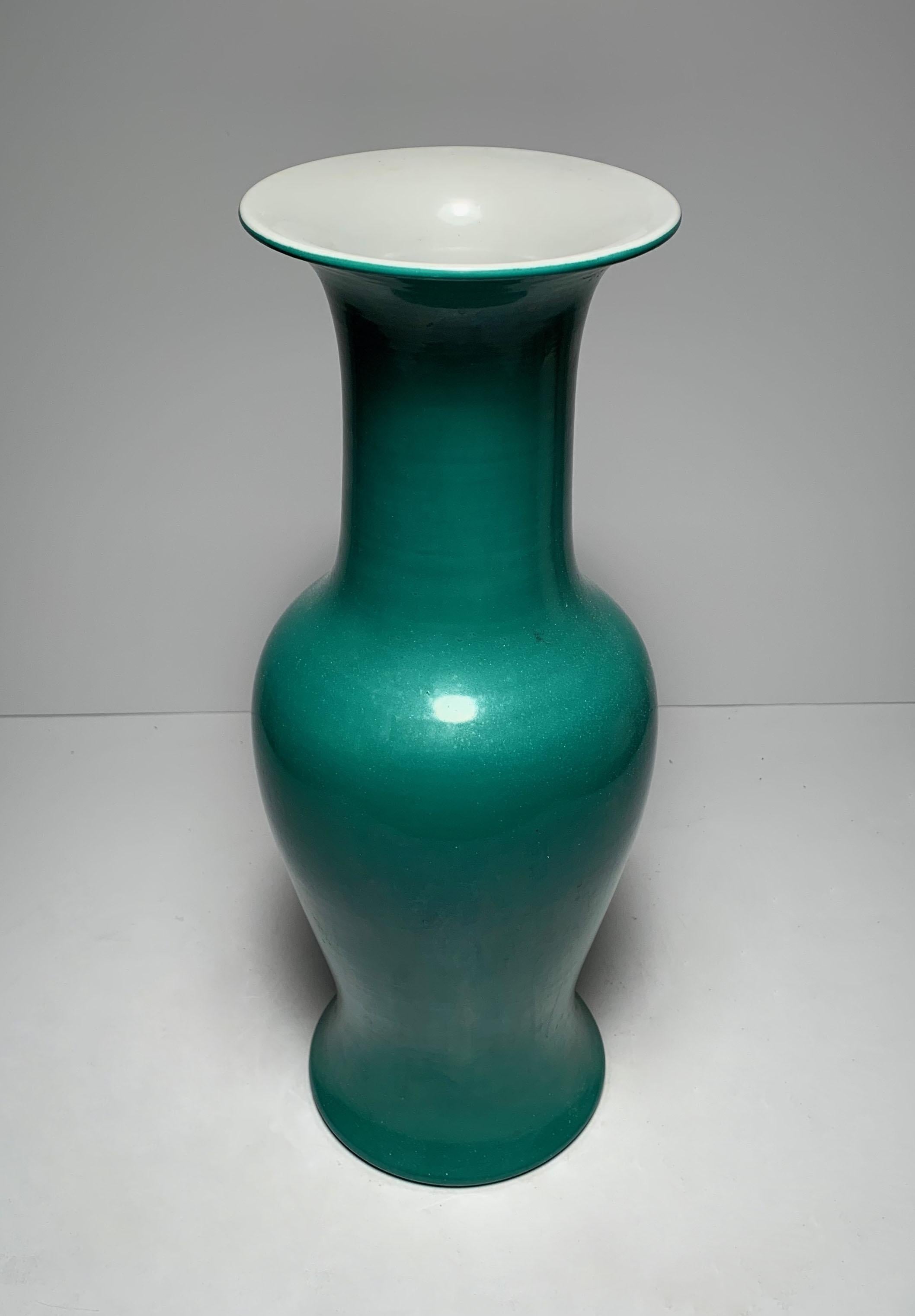 Mid-Century Modern Vintage Green Midcentury Oriental Ceramic Lamp For Sale