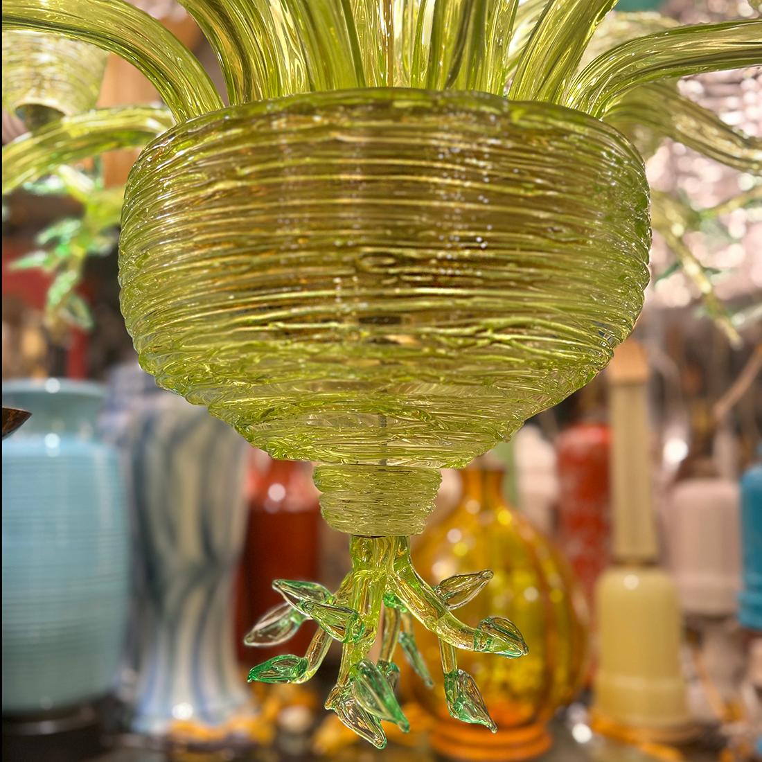Italiano Lampadario vintage di Murano verde in vendita