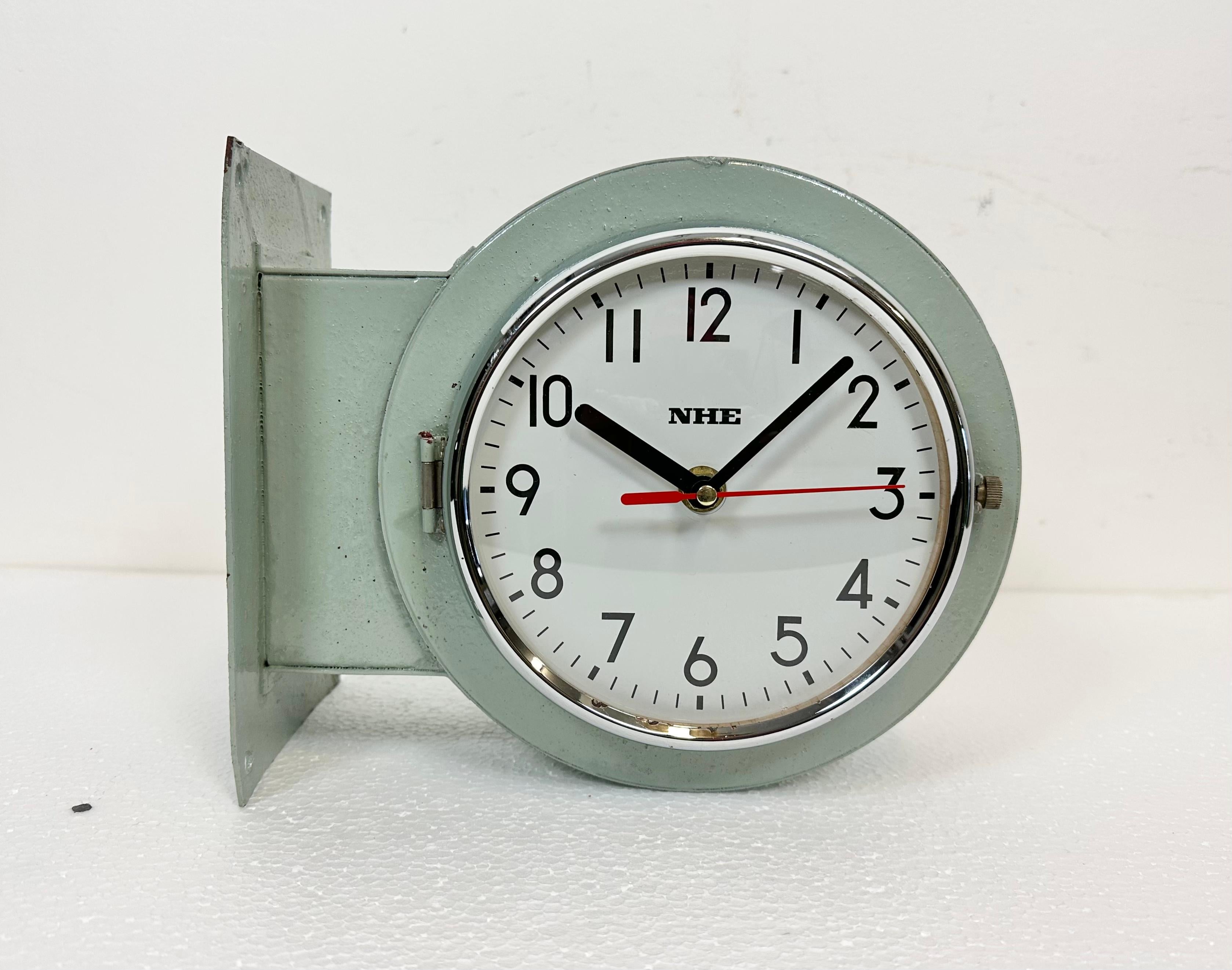 Vintage Green NHE Double-Sided Navy Wall Clock, 1980s In Good Condition In Kojetice, CZ