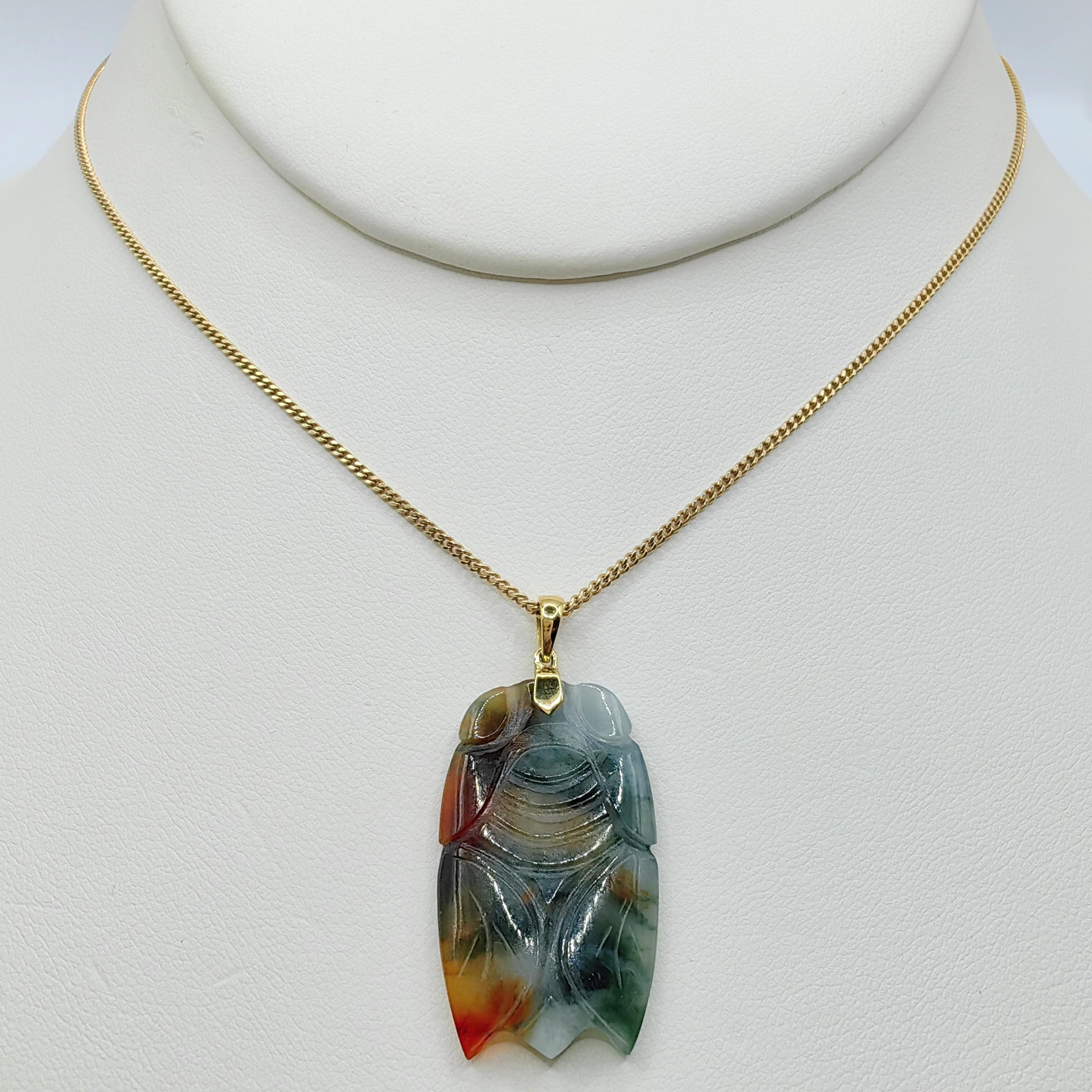 Vintage Green Orange White Tricolor Jadeite Jade Cicada 18K Yellow Gold Pendant In New Condition For Sale In Wan Chai District, HK