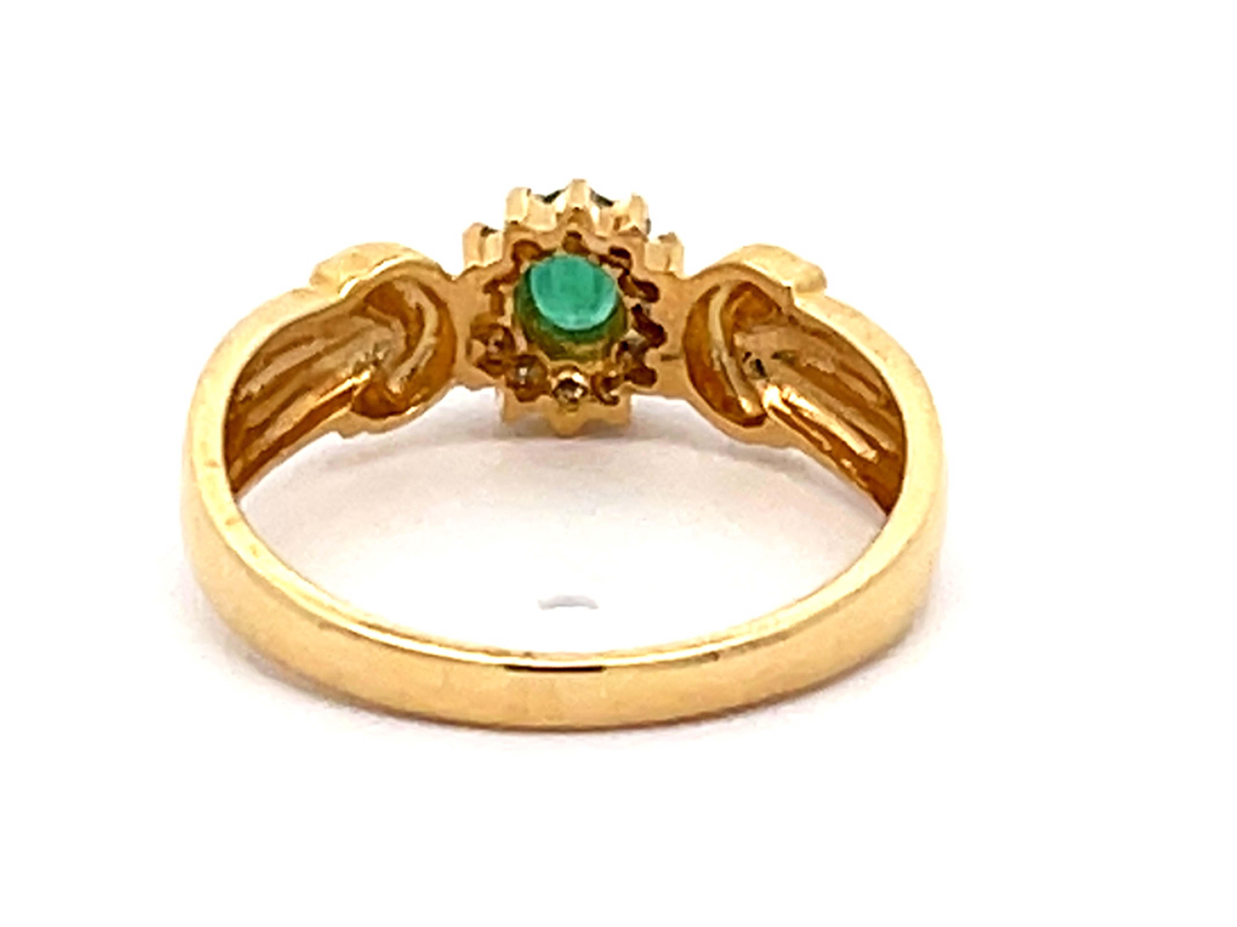 Women's Vintage Green Oval Emerald and Diamond Halo Ring in 14k Yellow Gold For Sale