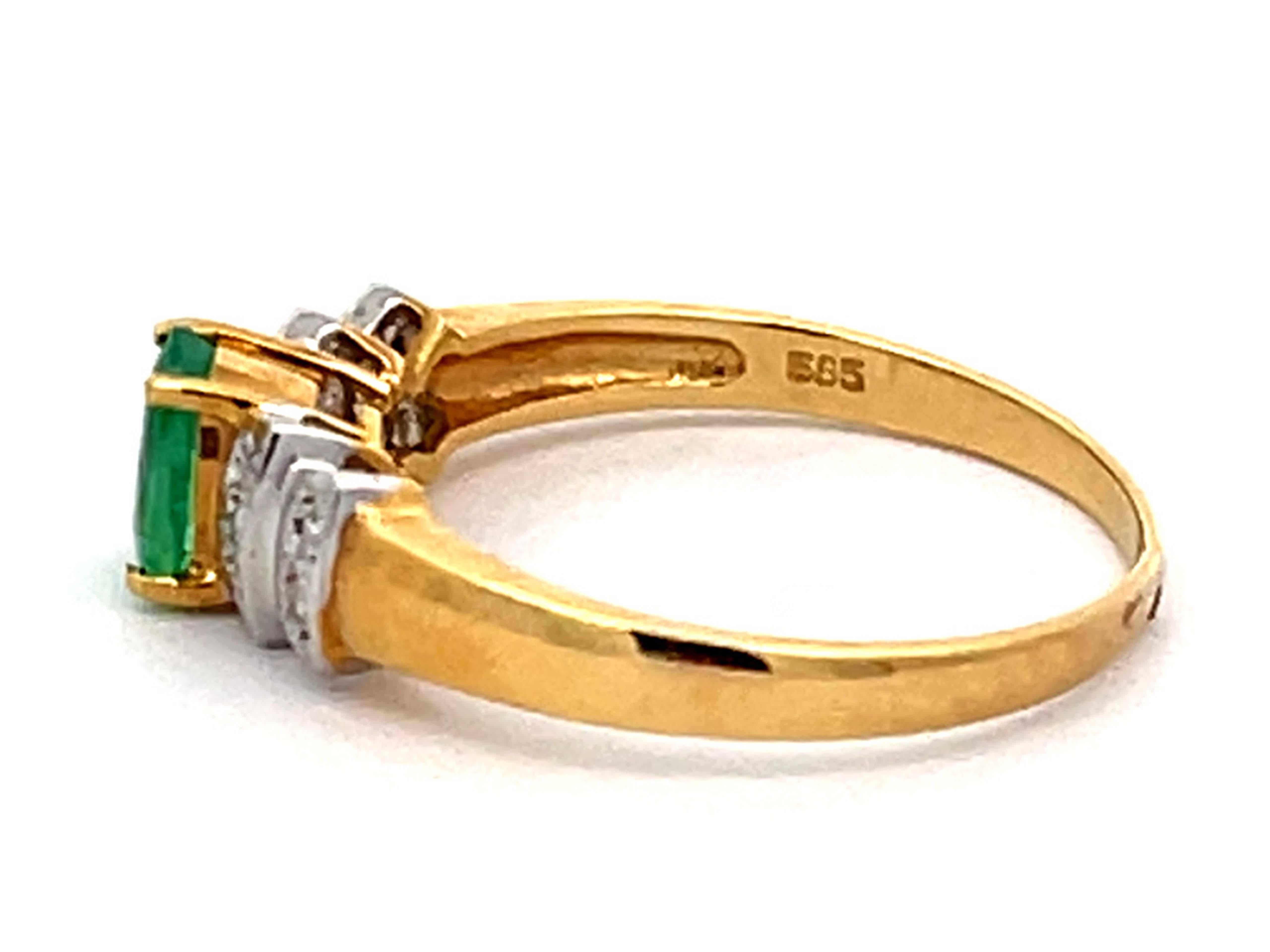 Women's Vintage Green Oval Emerald and Diamond Ring in 14k Yellow Gold For Sale