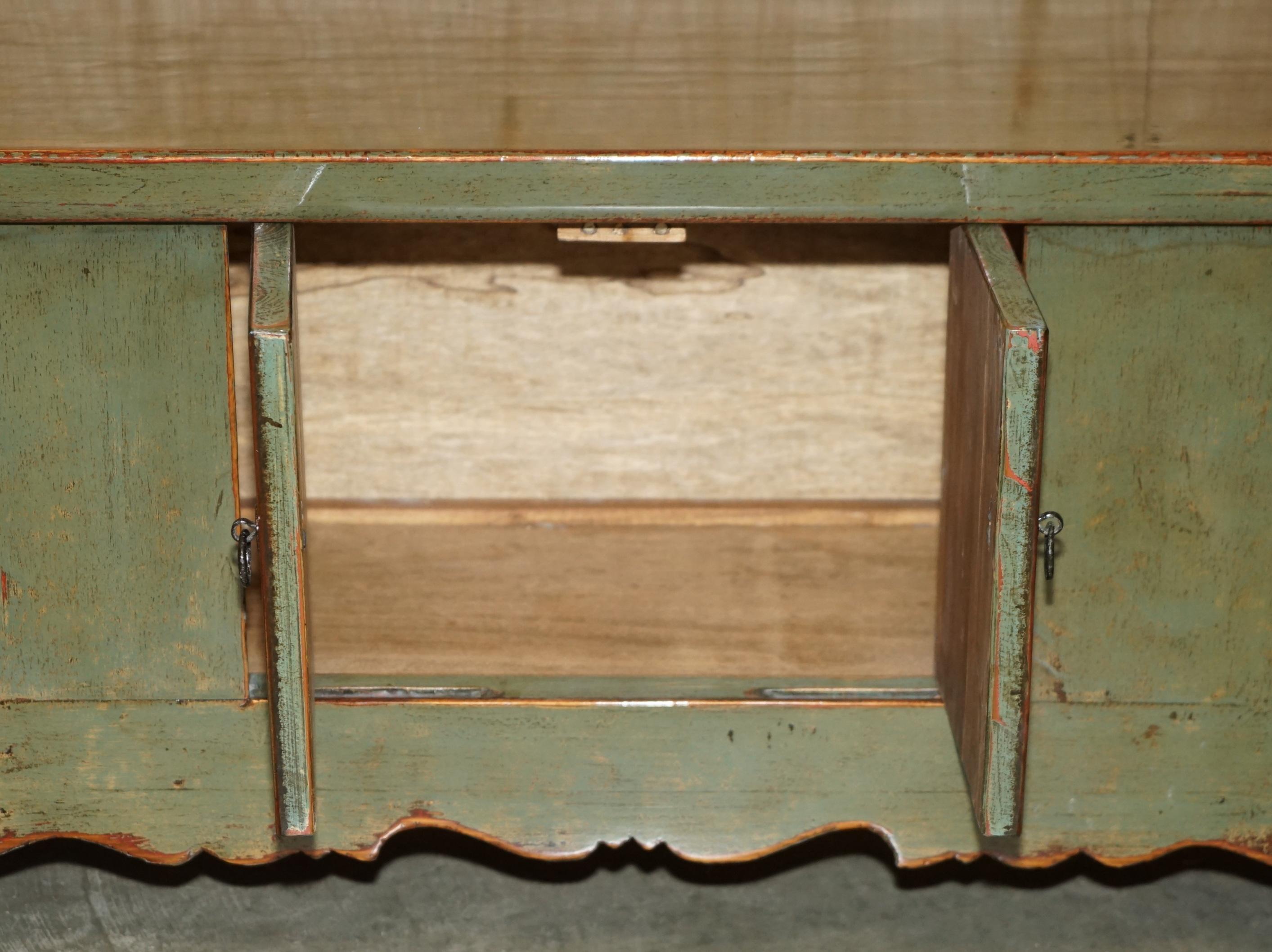 ViNTAGE GREEN PAINTED & LACQUERED ORIENTAL LOW SIDEBOARD WINDOW SEAT MEDIA STAND For Sale 9