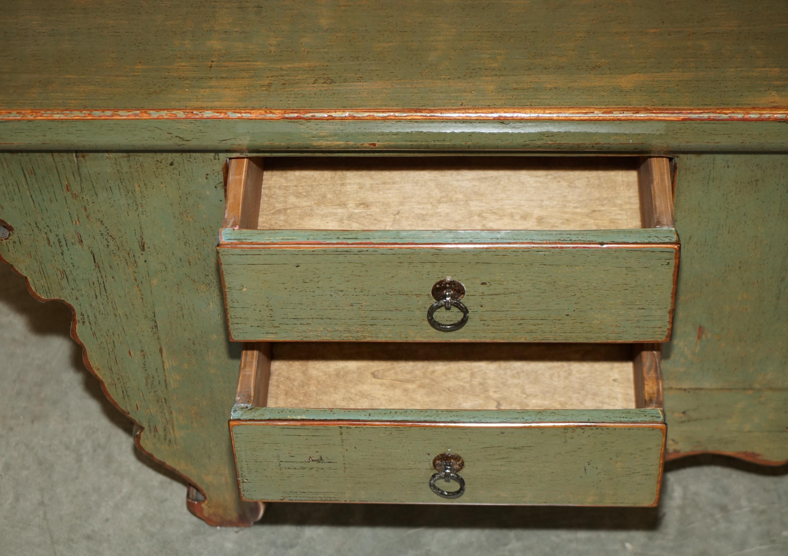 ViNTAGE GREEN PAINTED & LACQUERED ORIENTAL LOW SIDEBOARD WINDOW SEAT MEDIA STAND For Sale 10