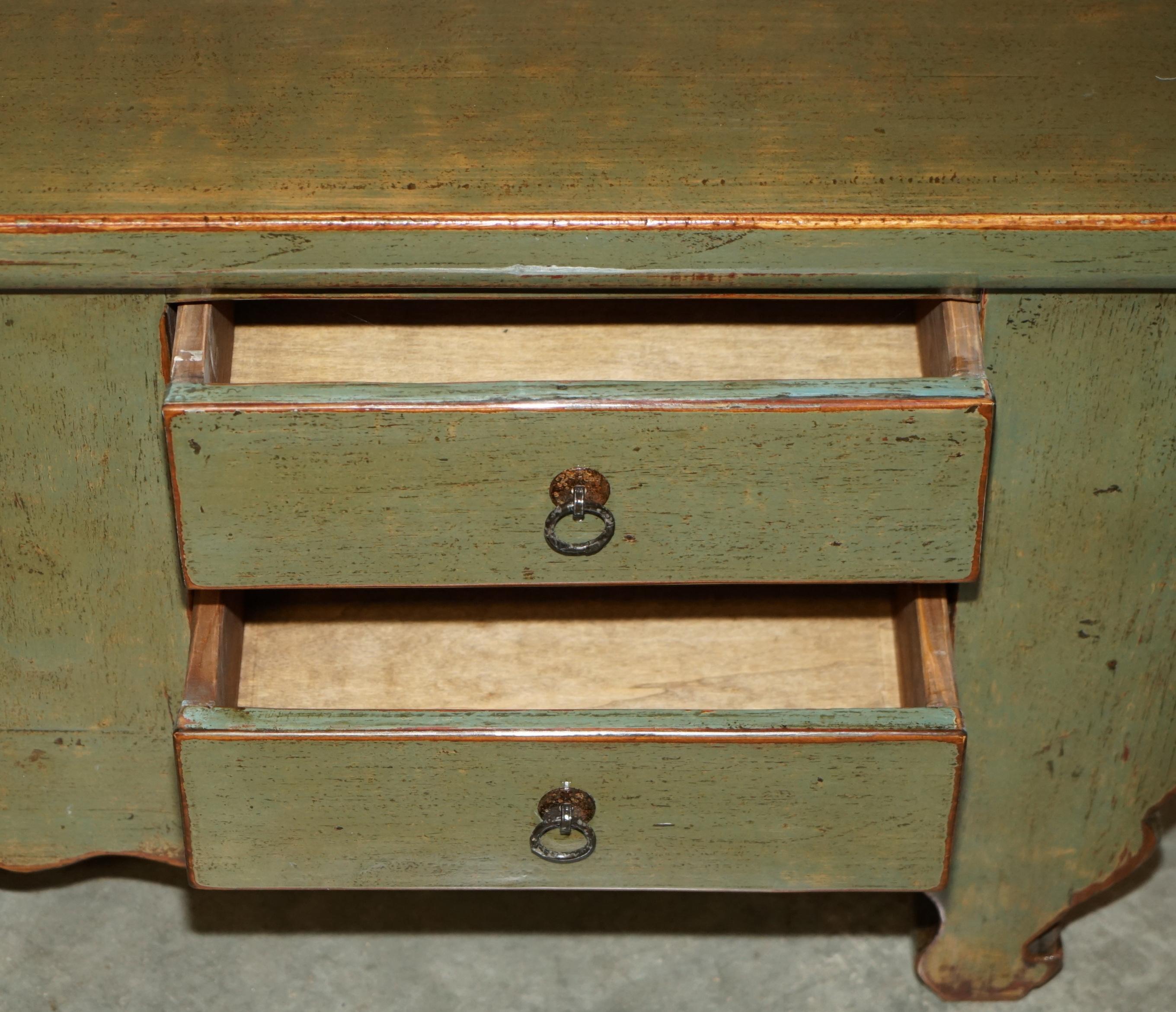 ViNTAGE GREEN PAINTED & LACQUERED ORIENTAL LOW SIDEBOARD WINDOW SEAT MEDIA STAND For Sale 11