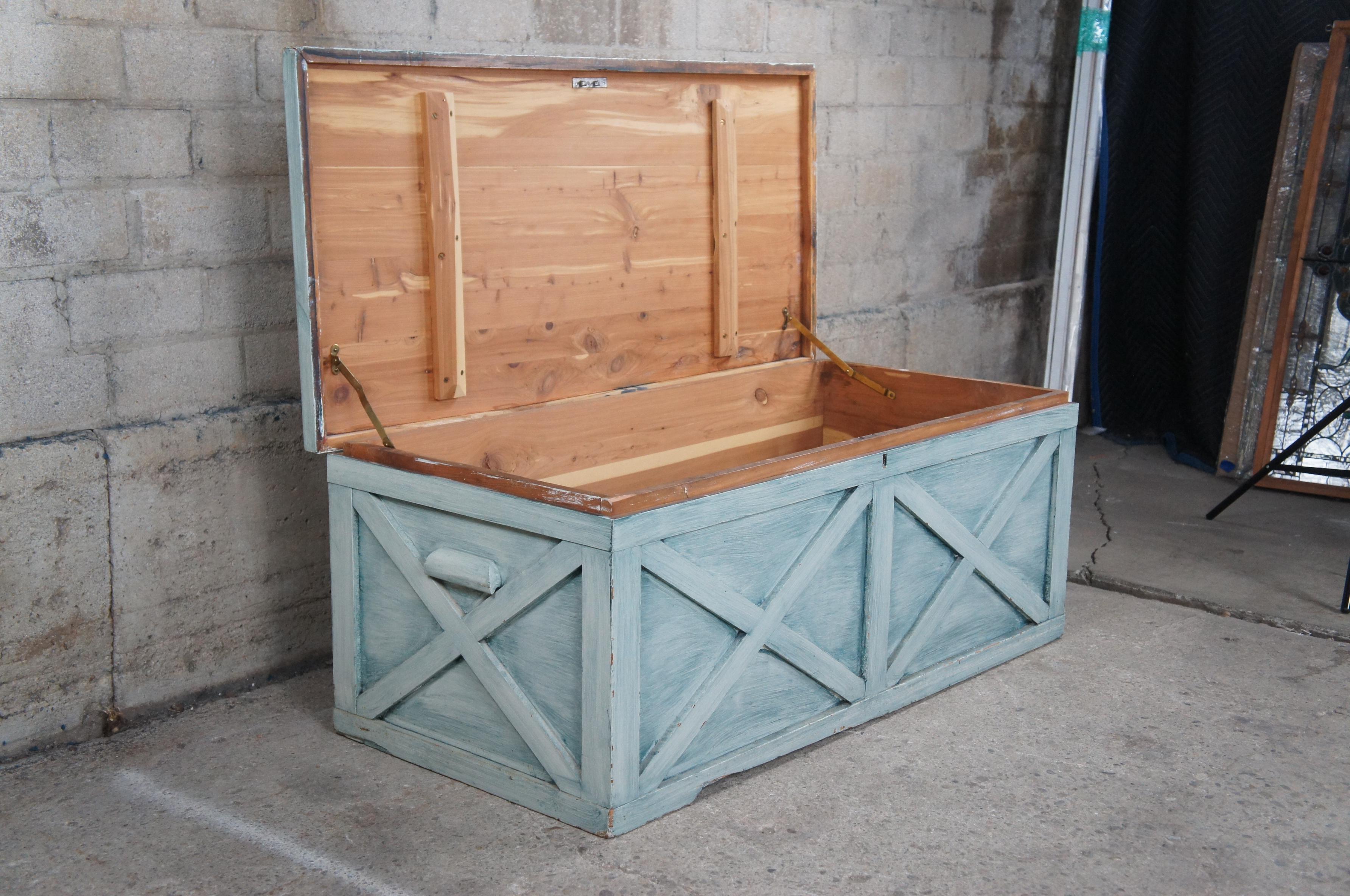 Vintage Green Painted Lattice Framed Cedar Lined Trunk Blanket Chest Boho Chic In Good Condition For Sale In Dayton, OH