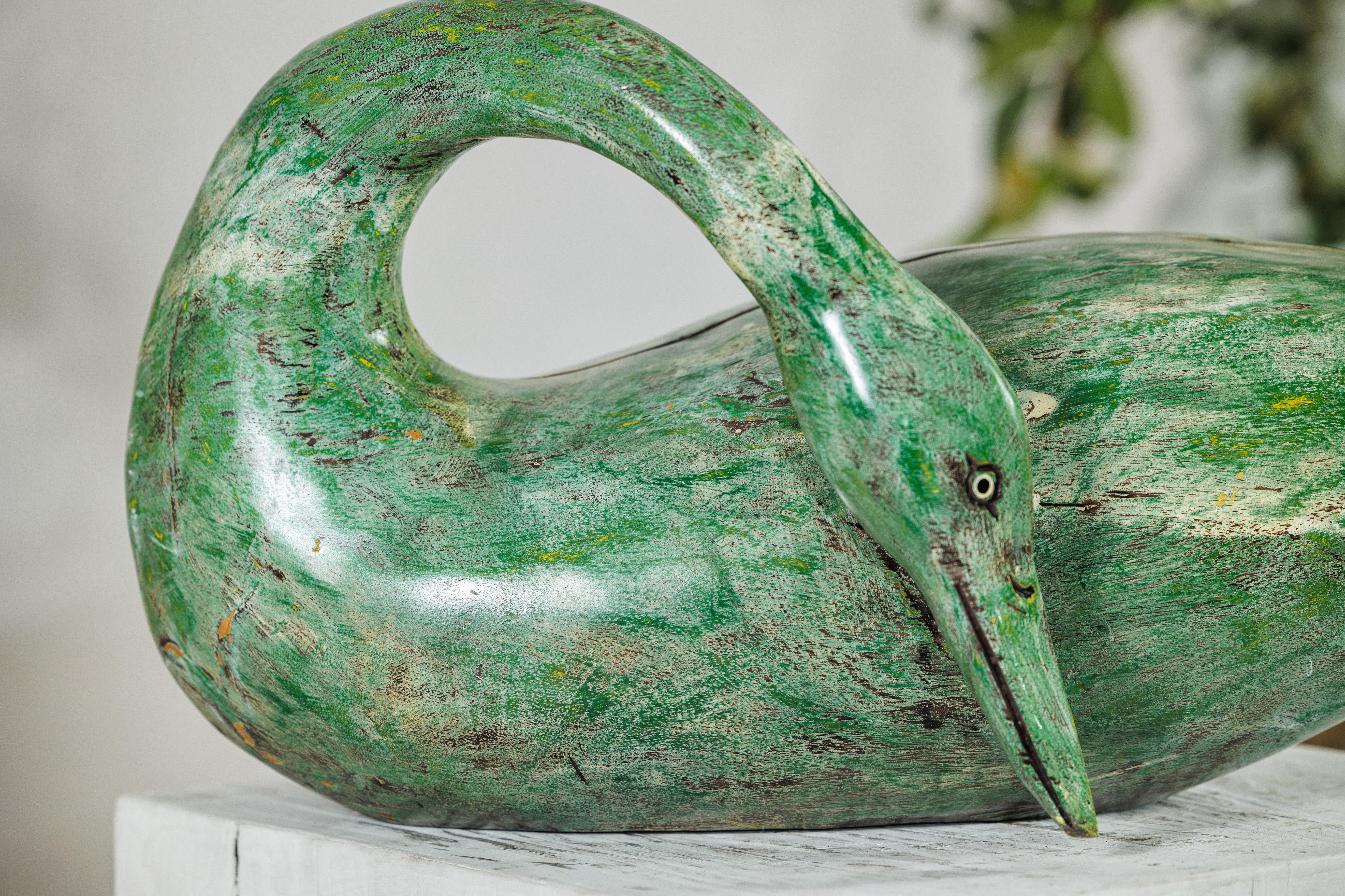 Cigno vintage in legno dipinto di verde con collo curvo intagliato in vendita 3