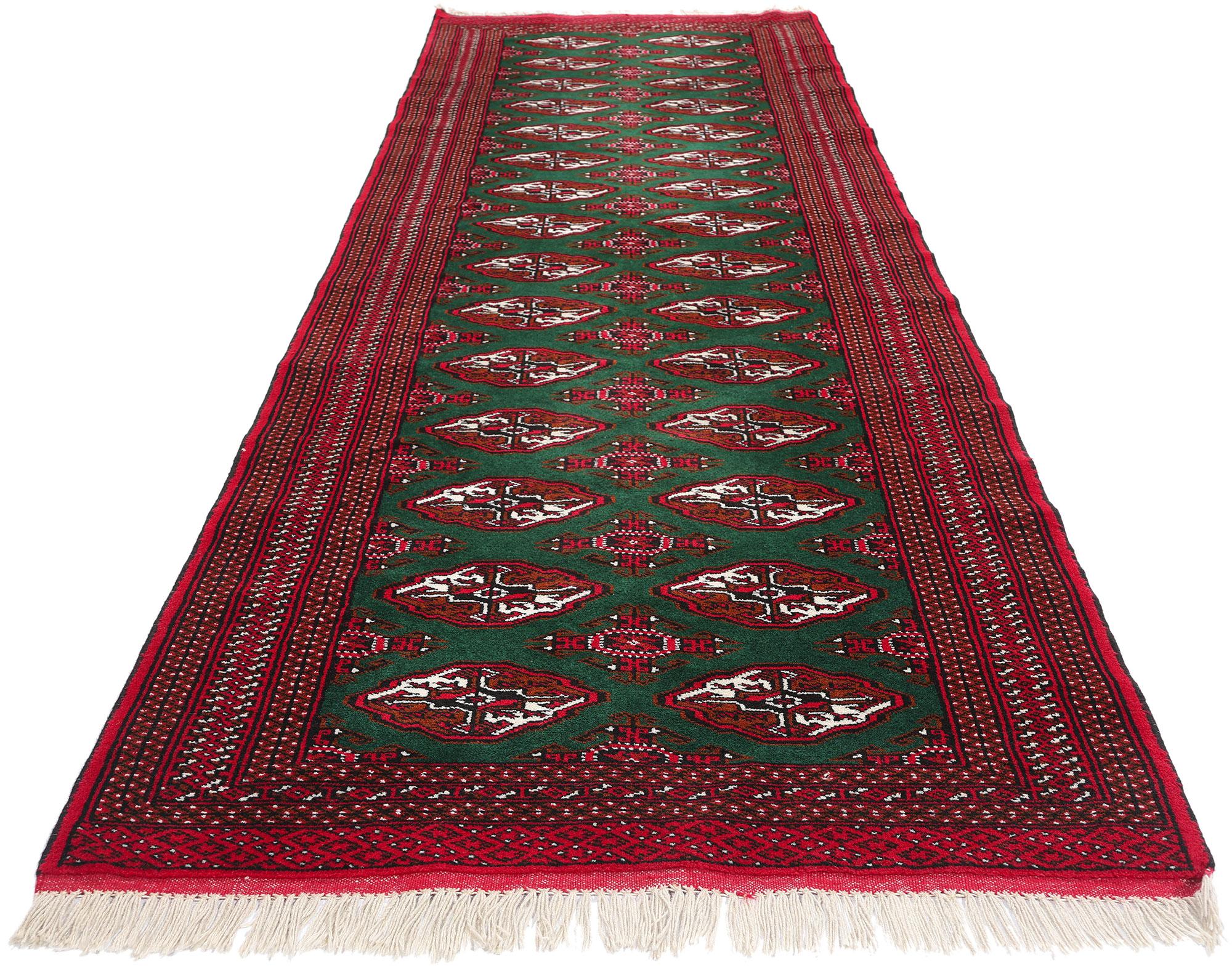 Grüner persischer Turkoman Tekke-Teppich im Vintage-Stil, 03'04 x 12'03 (Stammeskunst) im Angebot