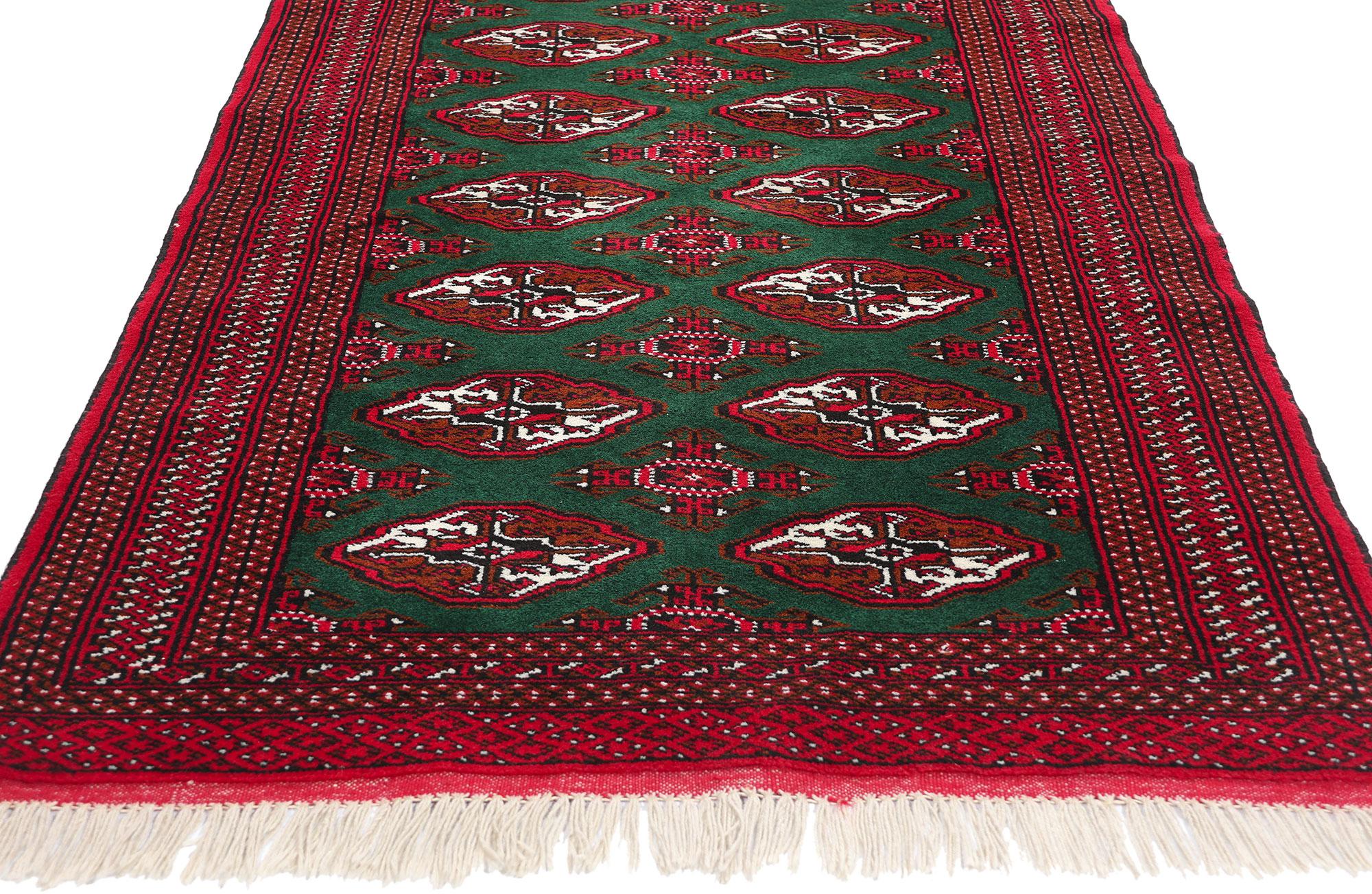 Grüner persischer Turkoman Tekke-Teppich im Vintage-Stil, 03'04 x 12'03 (Persisch) im Angebot