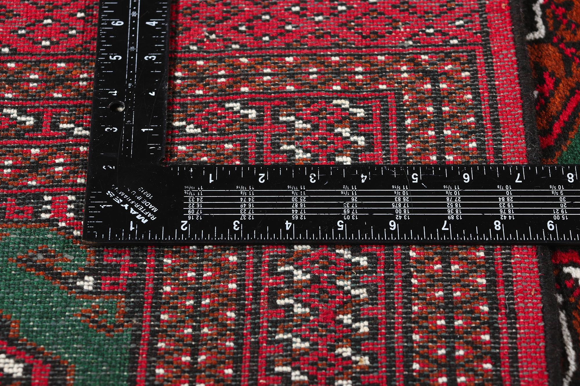 Grüner persischer Turkoman Tekke-Teppich im Vintage-Stil, 03'04 x 12'03 im Zustand „Gut“ im Angebot in Dallas, TX