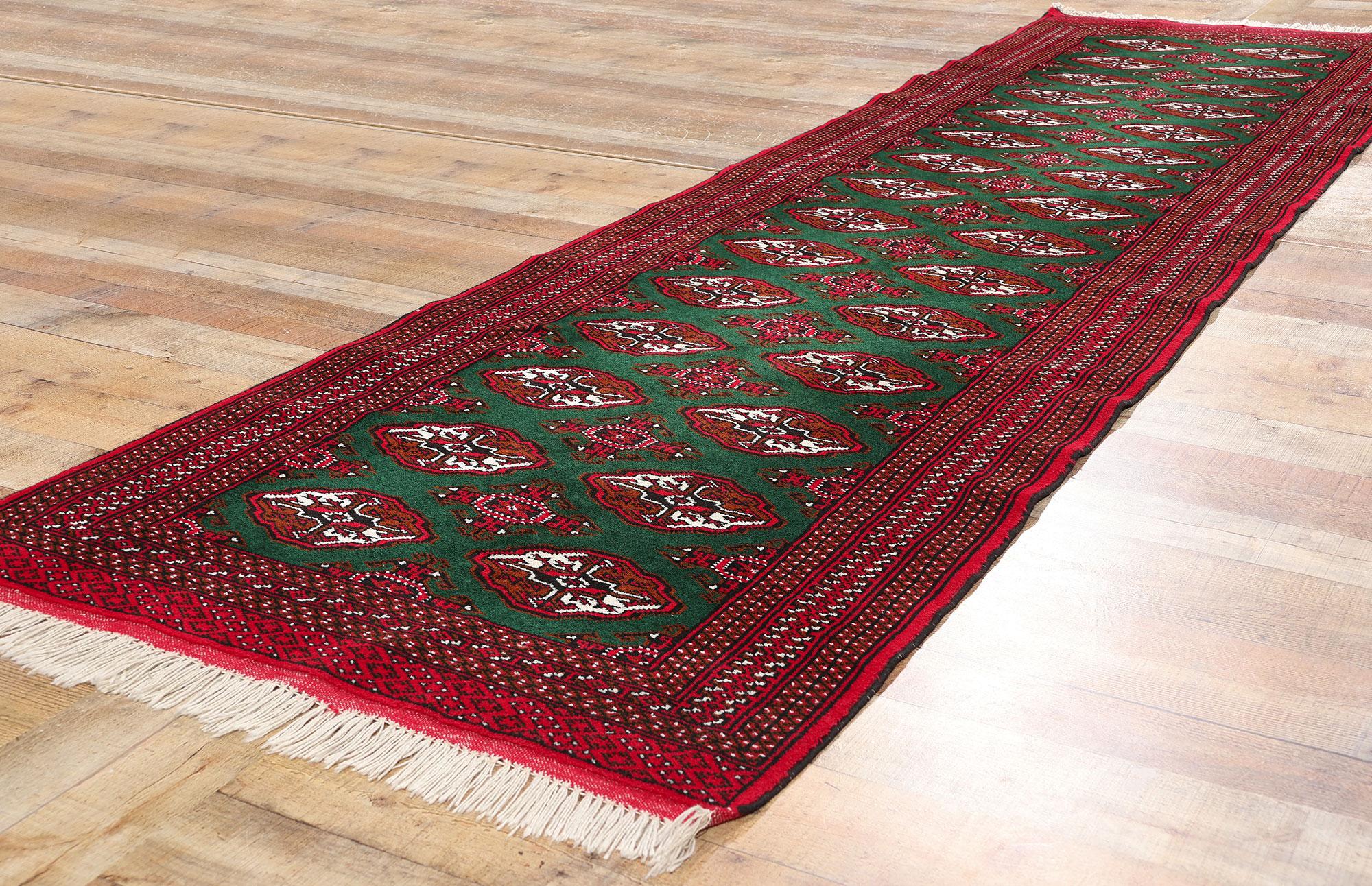 Grüner persischer Turkoman Tekke-Teppich im Vintage-Stil, 03'04 x 12'03 (20. Jahrhundert) im Angebot