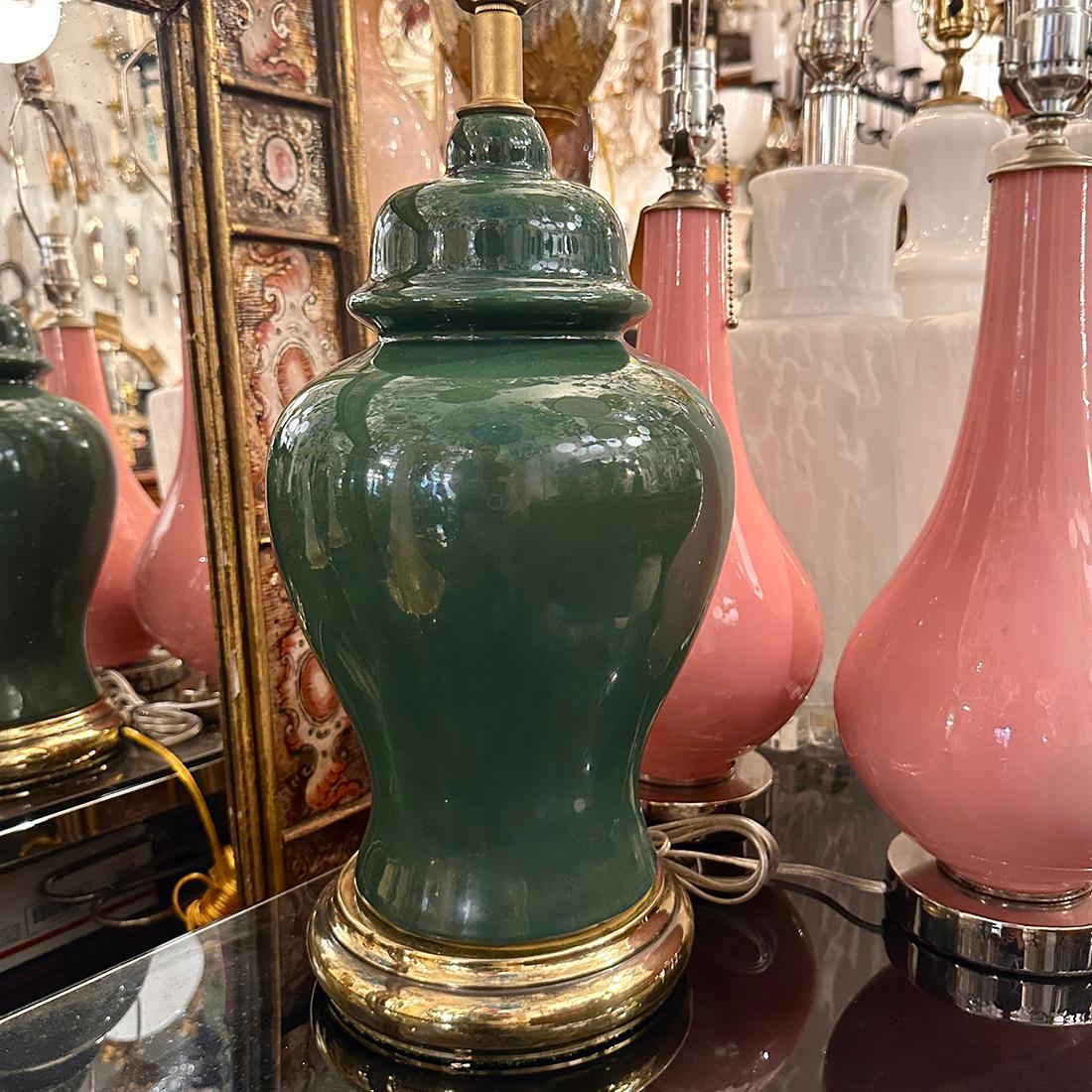 Lámpara vintage de porcelana verde mediados del siglo XX en venta