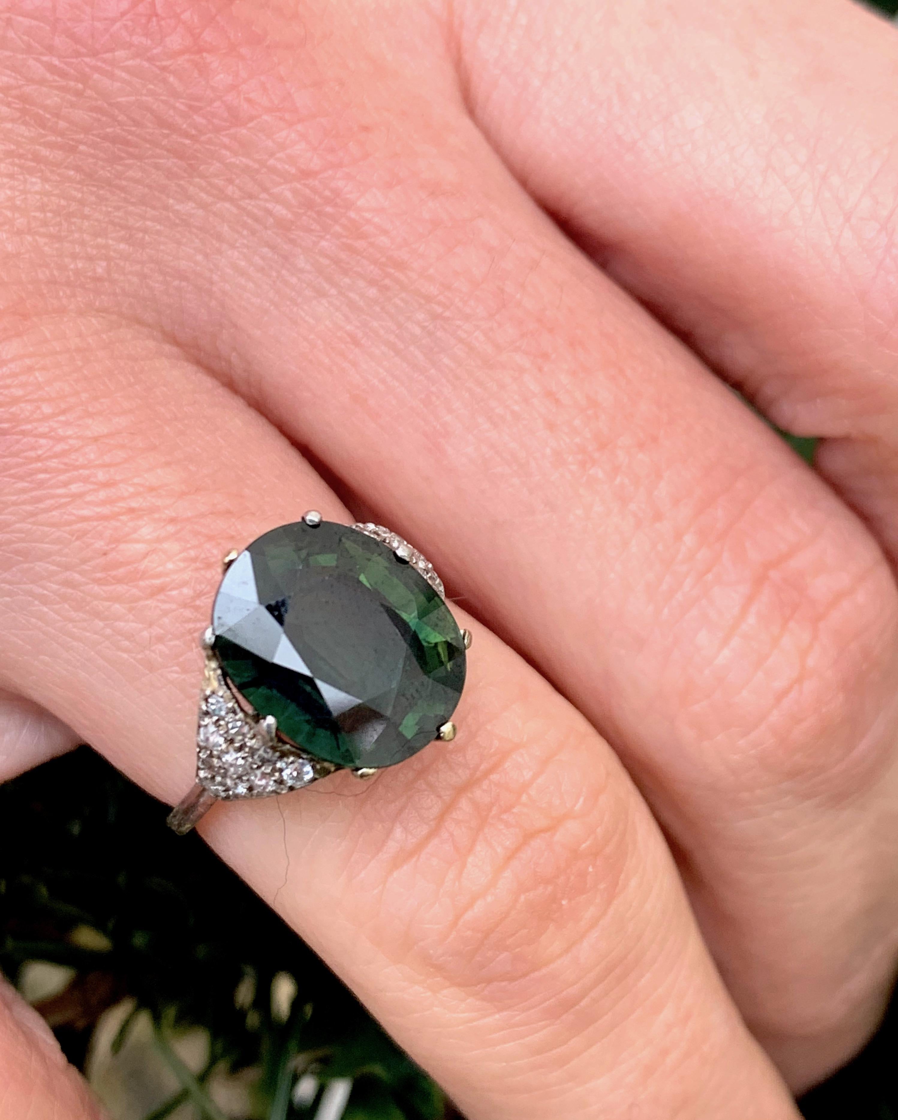 Vintage Untreated Unheated Green Sapphire Diamond Platinum Ring In Excellent Condition In Munich, Bavaria