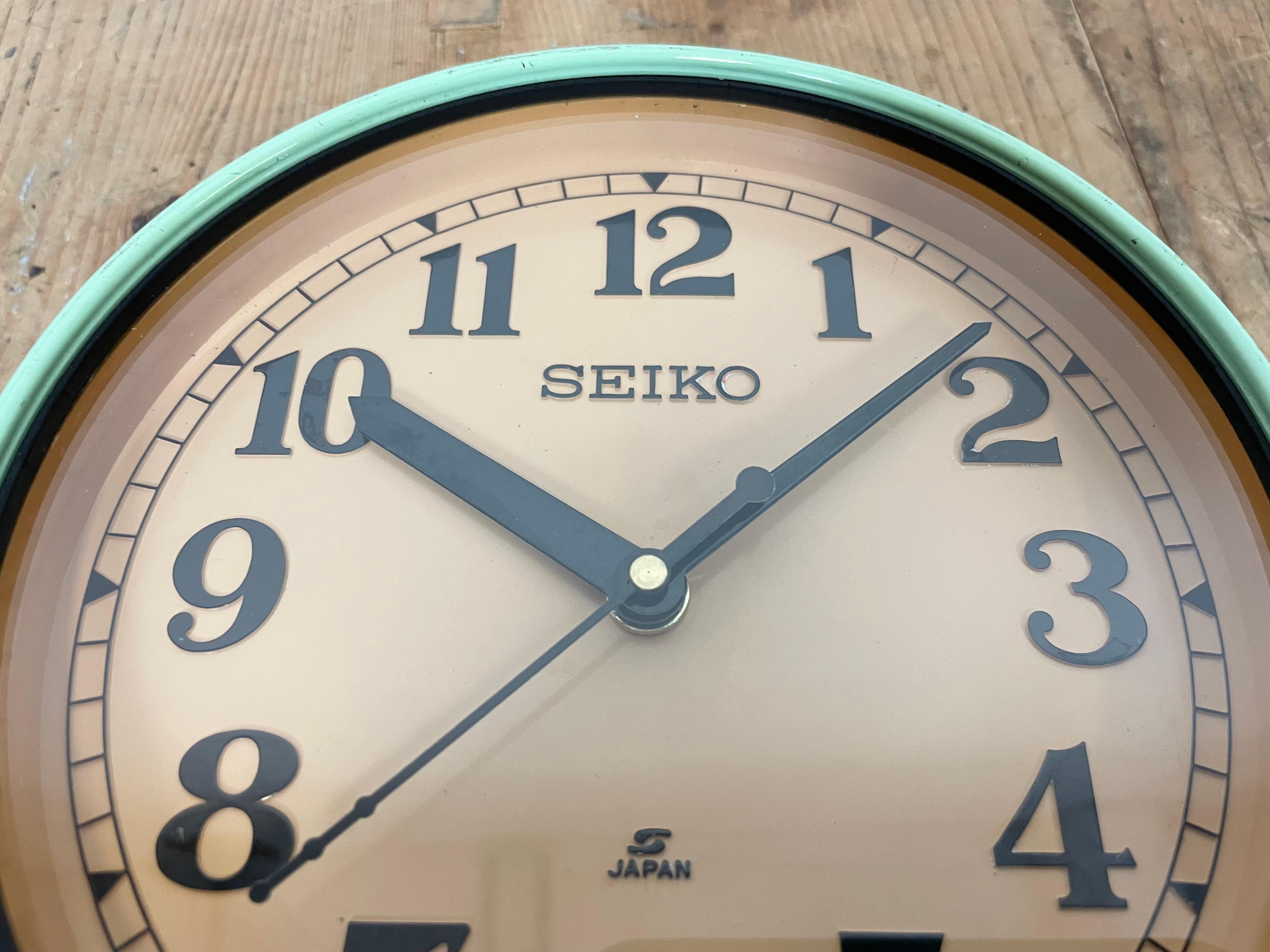 Horloge murale Seiko verte vintage bleu marine, annes 1970 en vente 4