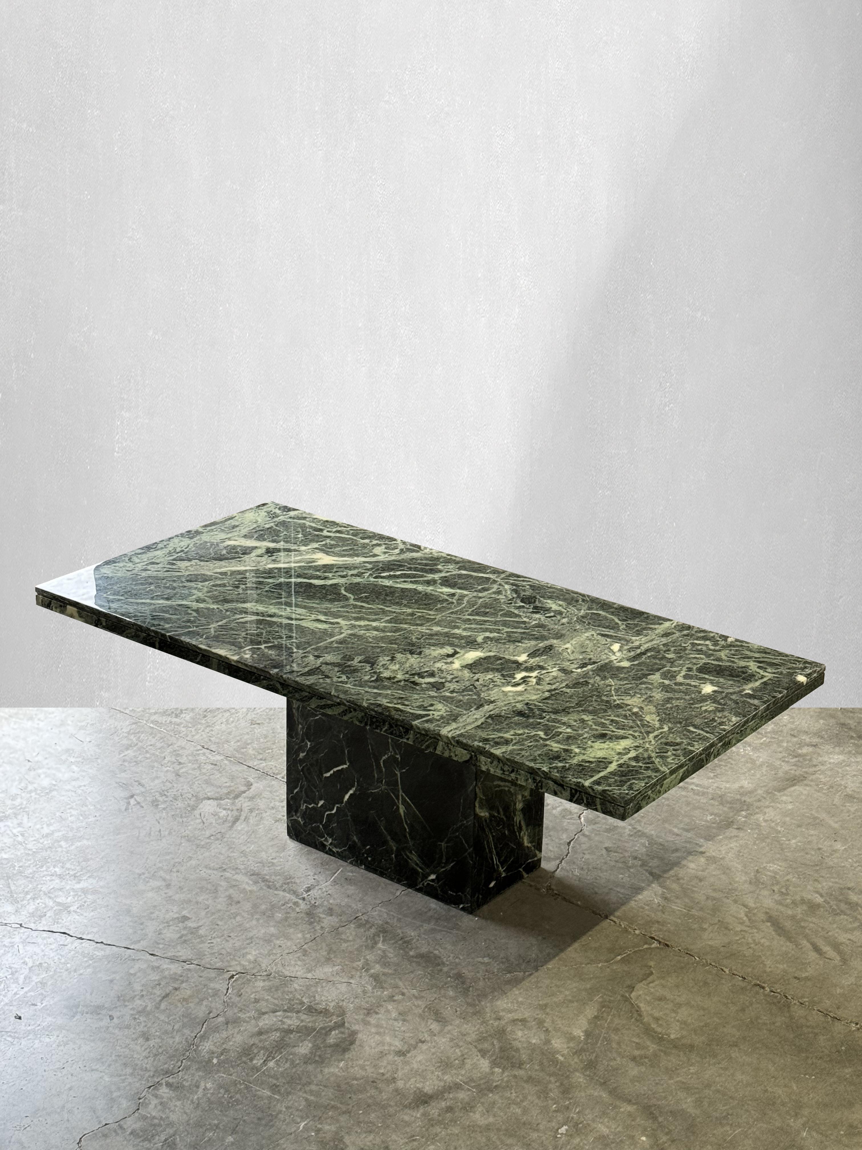 Postmoderne Table de salle à manger vintage en marbre vert serpentin en vente