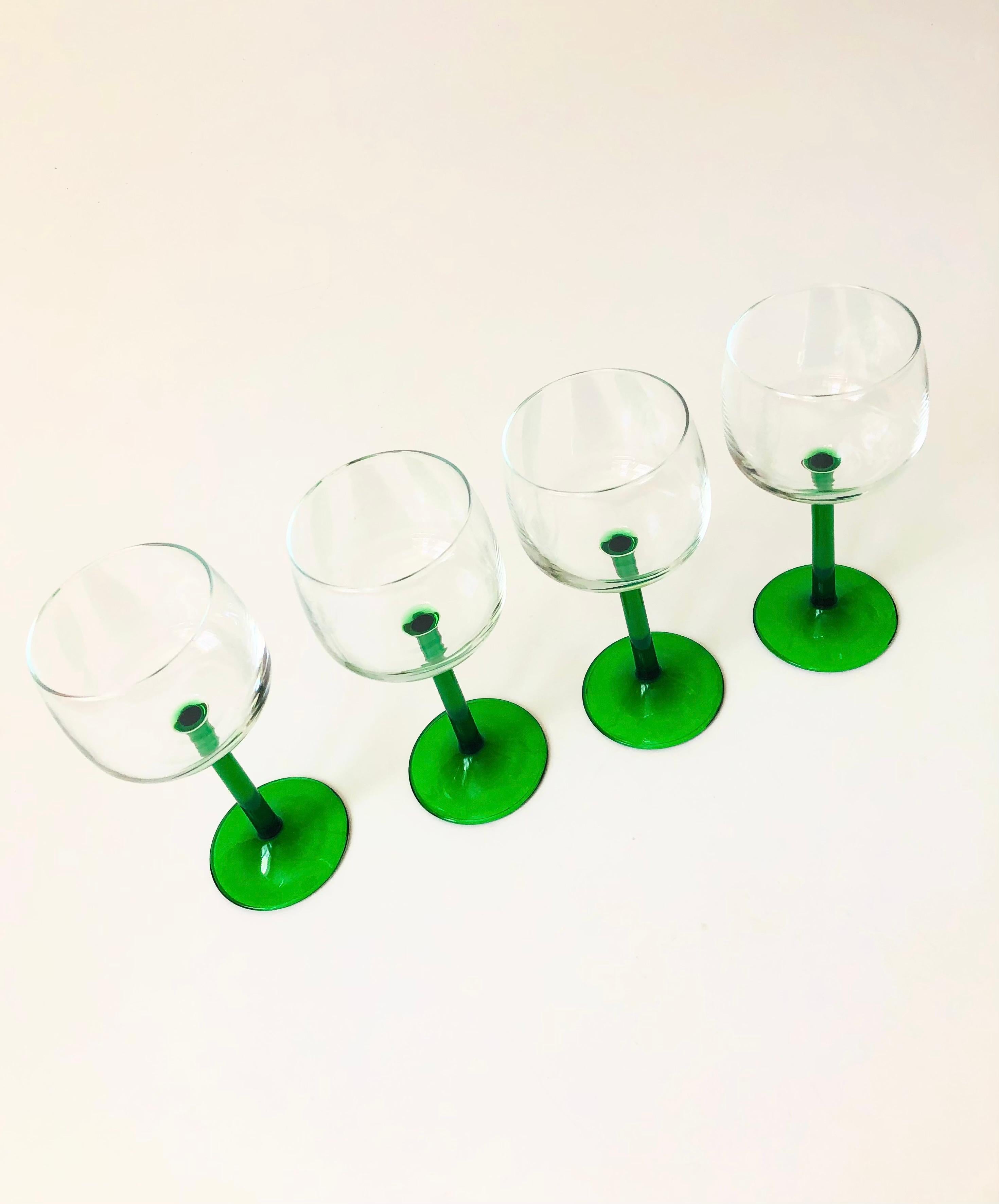 An elegant of set of 4 Mid Century glasses with green stems. Larger sized for wine than the smaller more common champagne coupe of the same design. Made in France by Luminarc.
 