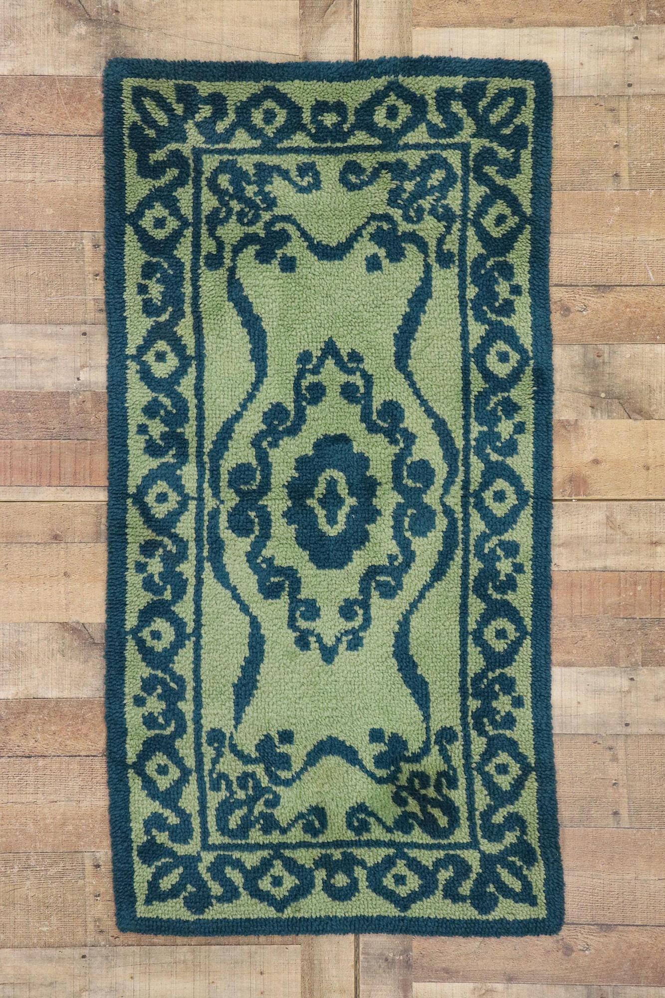 Noué à la main Vieux tapis vert à poils suédois en vente