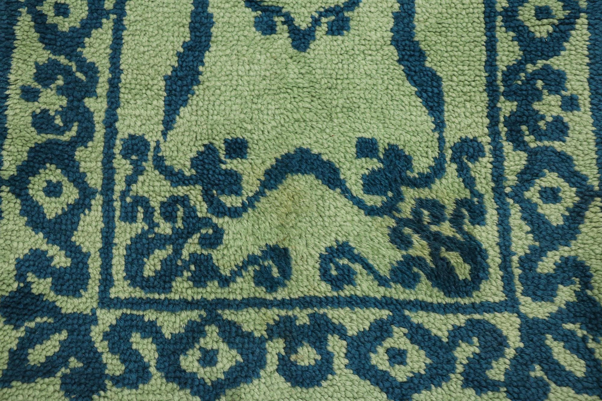 Vieux tapis vert à poils suédois Bon état - En vente à Dallas, TX