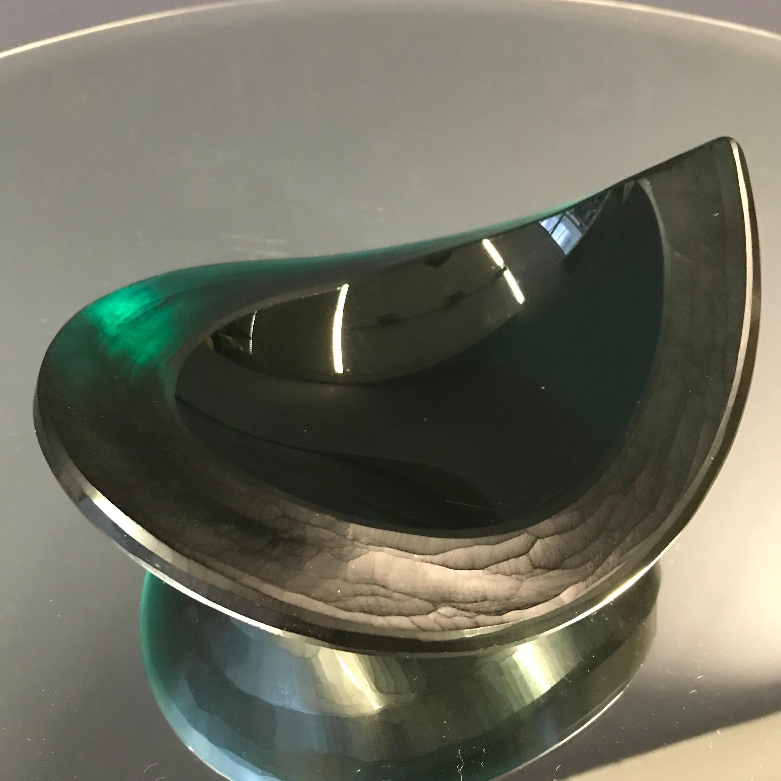 Cenicero vintage de vidrio verde con forma de lágrima Europeo en venta