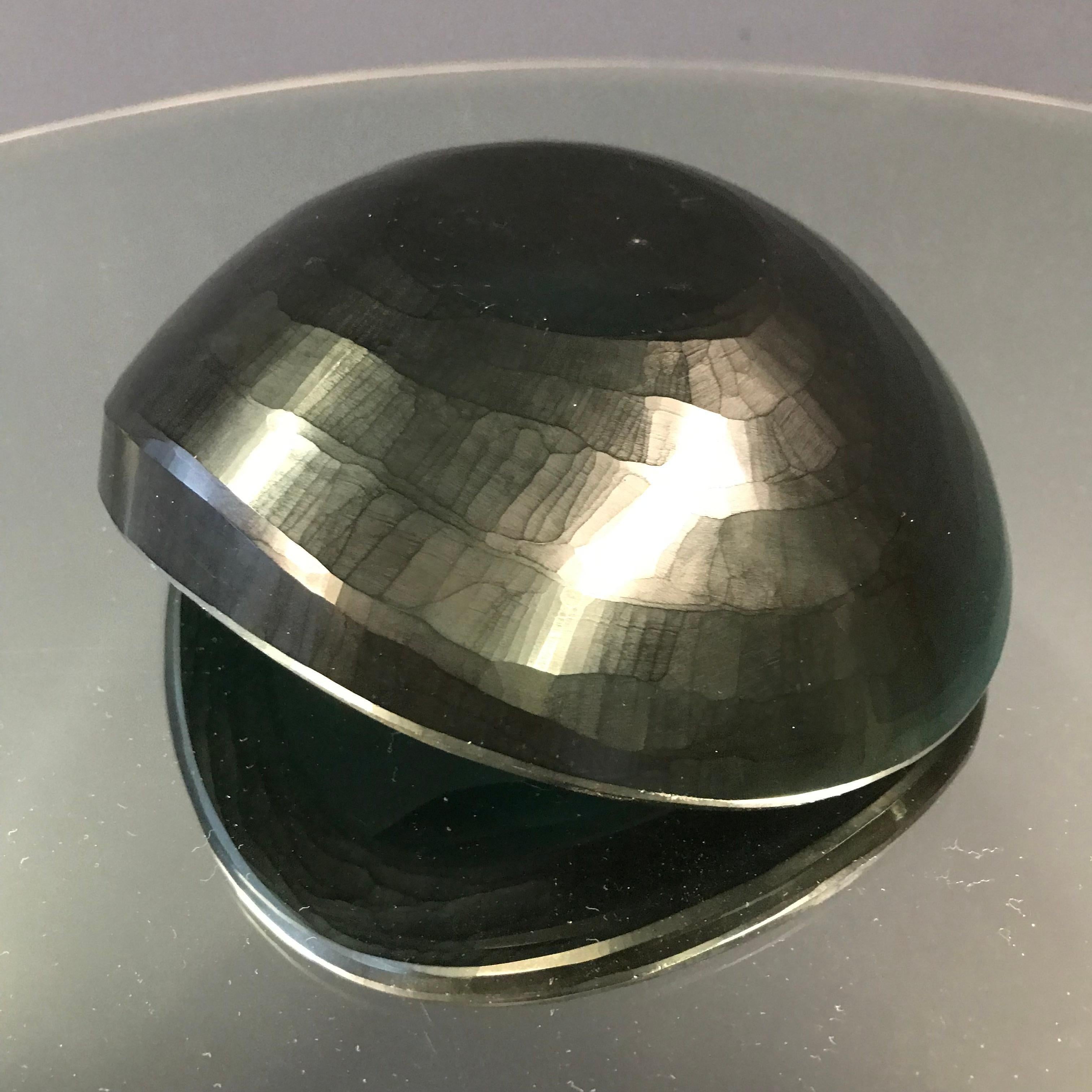 Cenicero vintage de vidrio verde con forma de lágrima en Bueno estado para la venta en Munich, DE