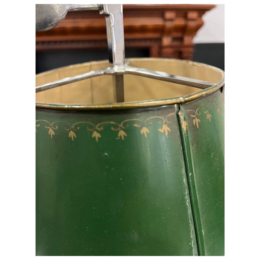Lámpara Bouillotte Francesa Verde Tole Vintage en Bueno estado para la venta en Locust Valley, NY