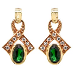Orecchini pendenti vintage in oro giallo 18 carati con tormalina verde e diamanti