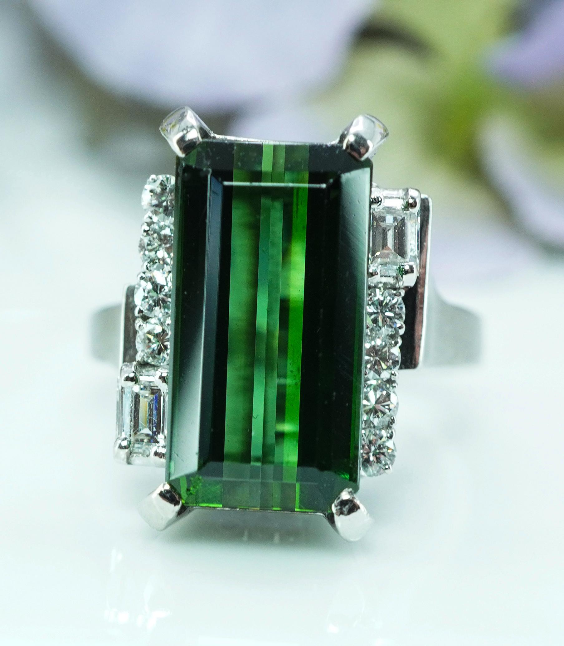 Vintage Green Tourmaline Emerald Diamond Cocktail Ring Platinum Estate Heavy 5.7 In Good Condition For Sale In Brambleton, US