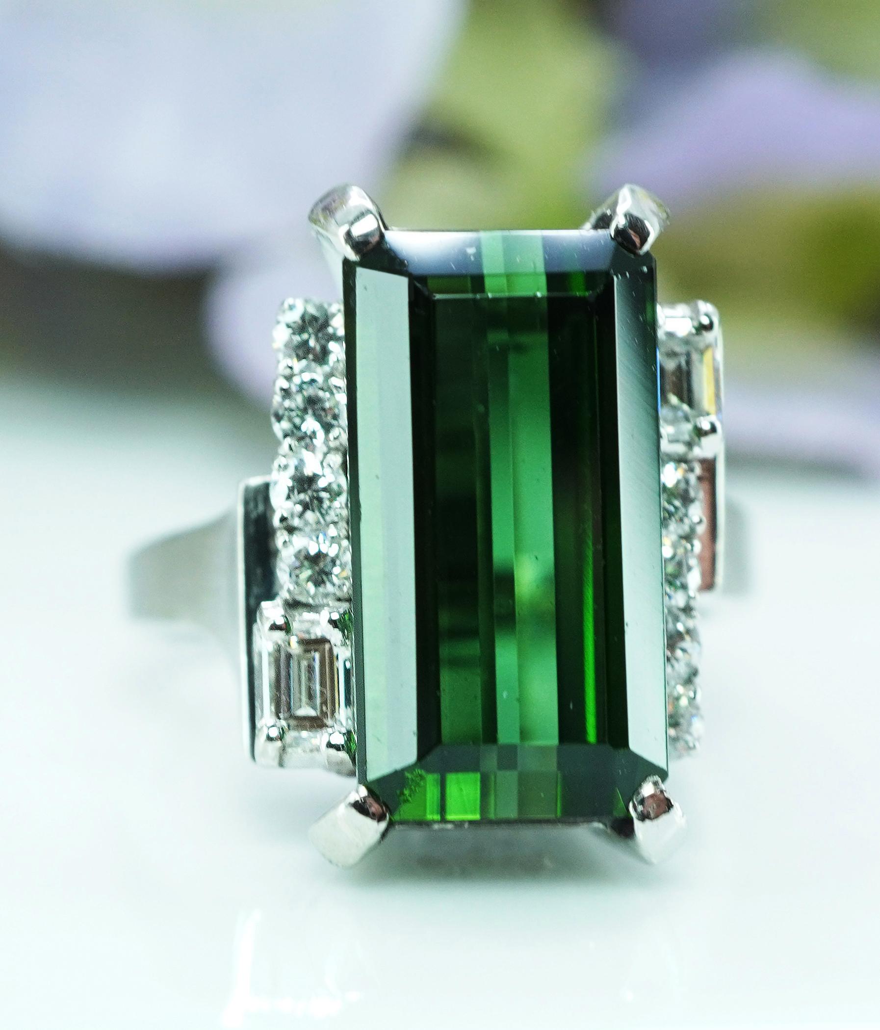 Women's Vintage Green Tourmaline Emerald Diamond Cocktail Ring Platinum Estate Heavy 5.7 For Sale