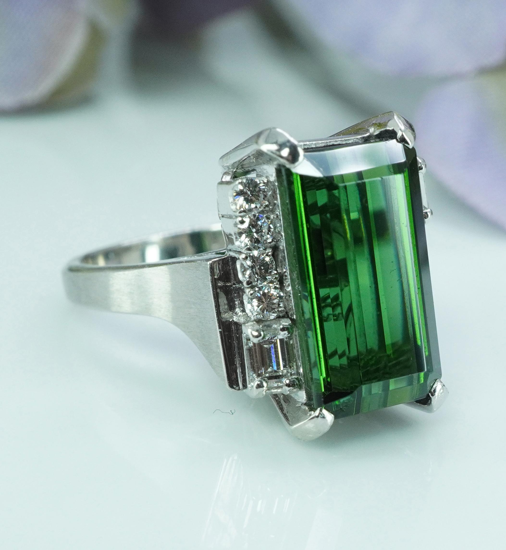 Vintage Green Tourmaline Emerald Diamond Cocktail Ring Platinum Estate Heavy 5.7 For Sale 1