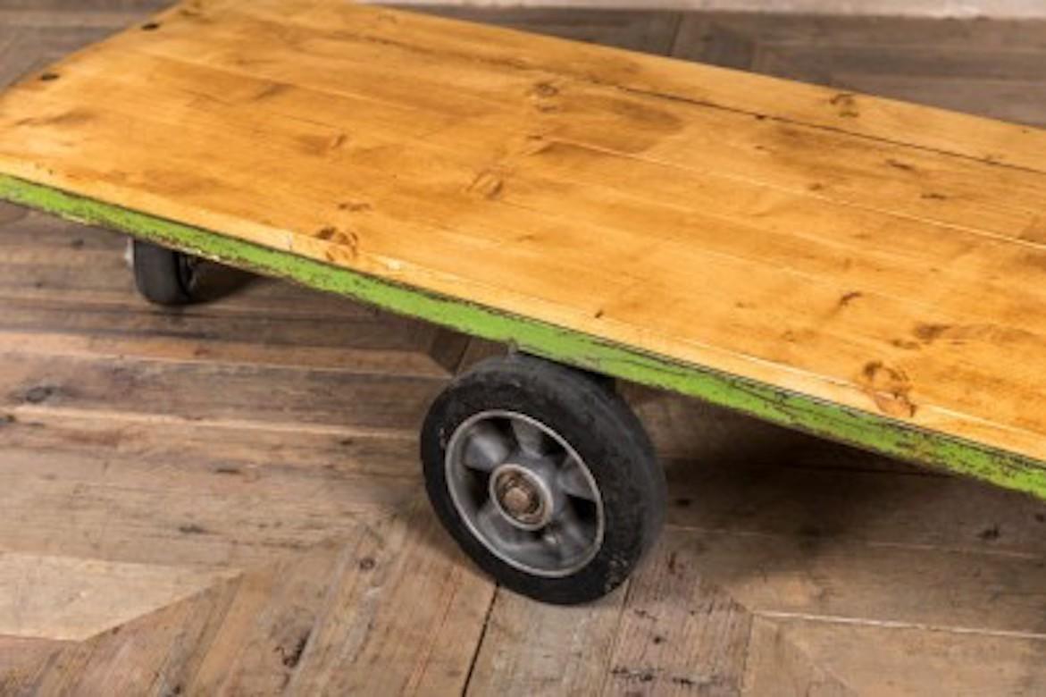 Vintage Green Trolley Unit On Wheels, circa 1950s In Excellent Condition For Sale In London, GB