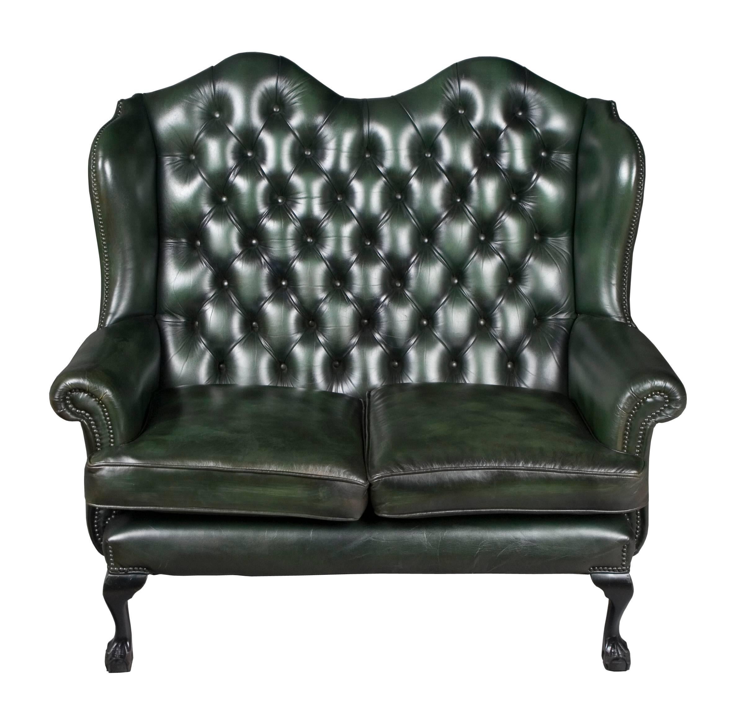 Vintage Green Tufted Leather Queen Anne Style Loveseat In Good Condition For Sale In Atlanta, GA