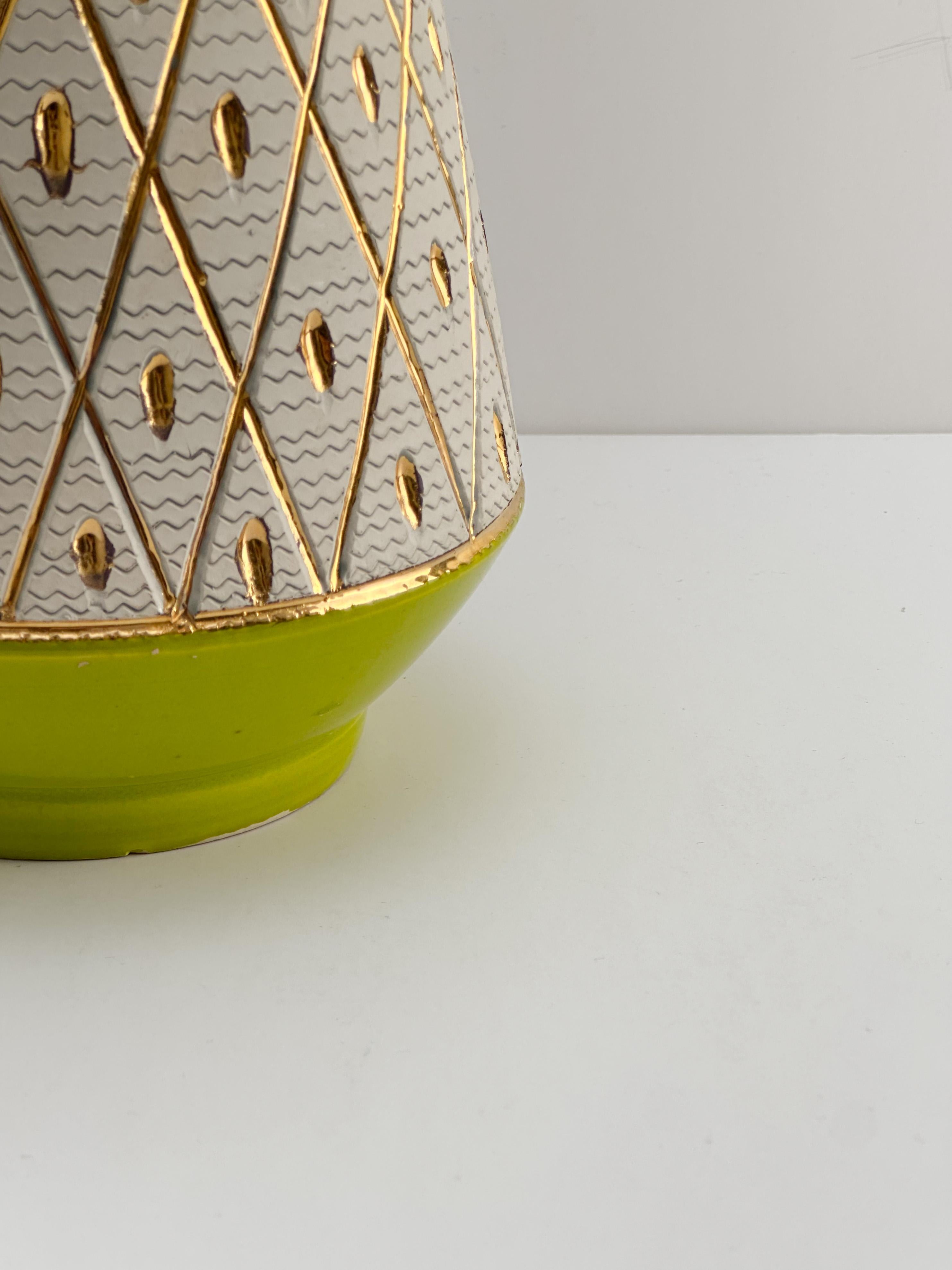 XX secolo Vaso in ceramica italiana verde lime di metà secolo di Fratelli Fanciullacci, 1950s in vendita